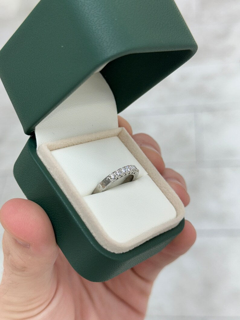 0.18tcw 14K 585 White Gold Brilliant Round Cut 7 Stone Wedding G-H Diamond Arrow Tread Shank Detail Band Ring