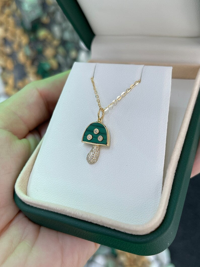 Elegant Natural Malachite & Diamond Pendant Necklace in 14K Gold - 3.13tcw