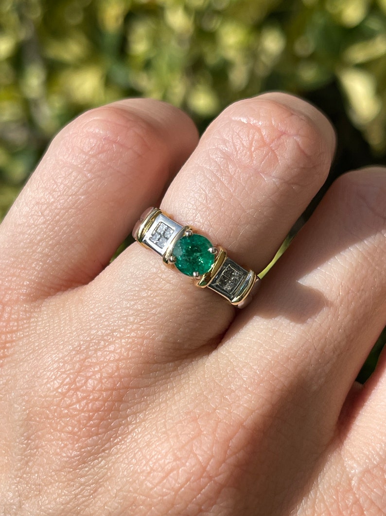 1.02tcw 18K Gold Round Emerald & Princess Cut Diamond Accent Ring - JR Colombian Emeralds