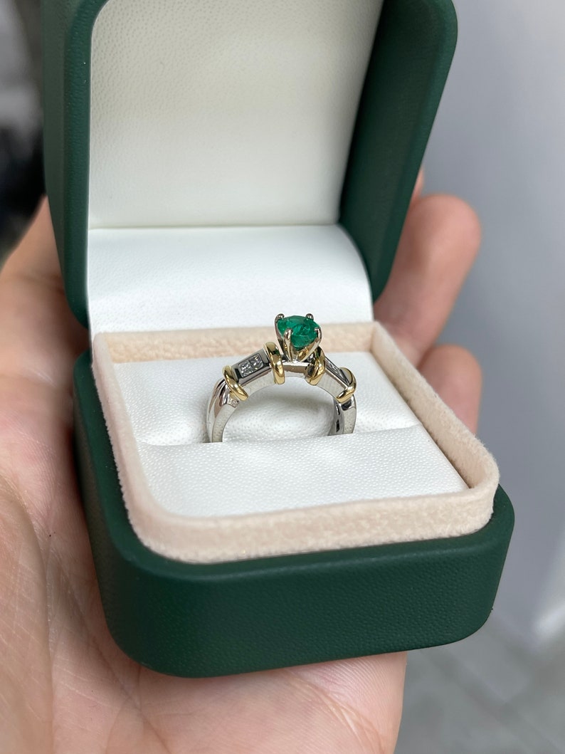 1.02tcw 18K Gold Round Emerald & Princess Cut Diamond Accent Ring - JR Colombian Emeralds