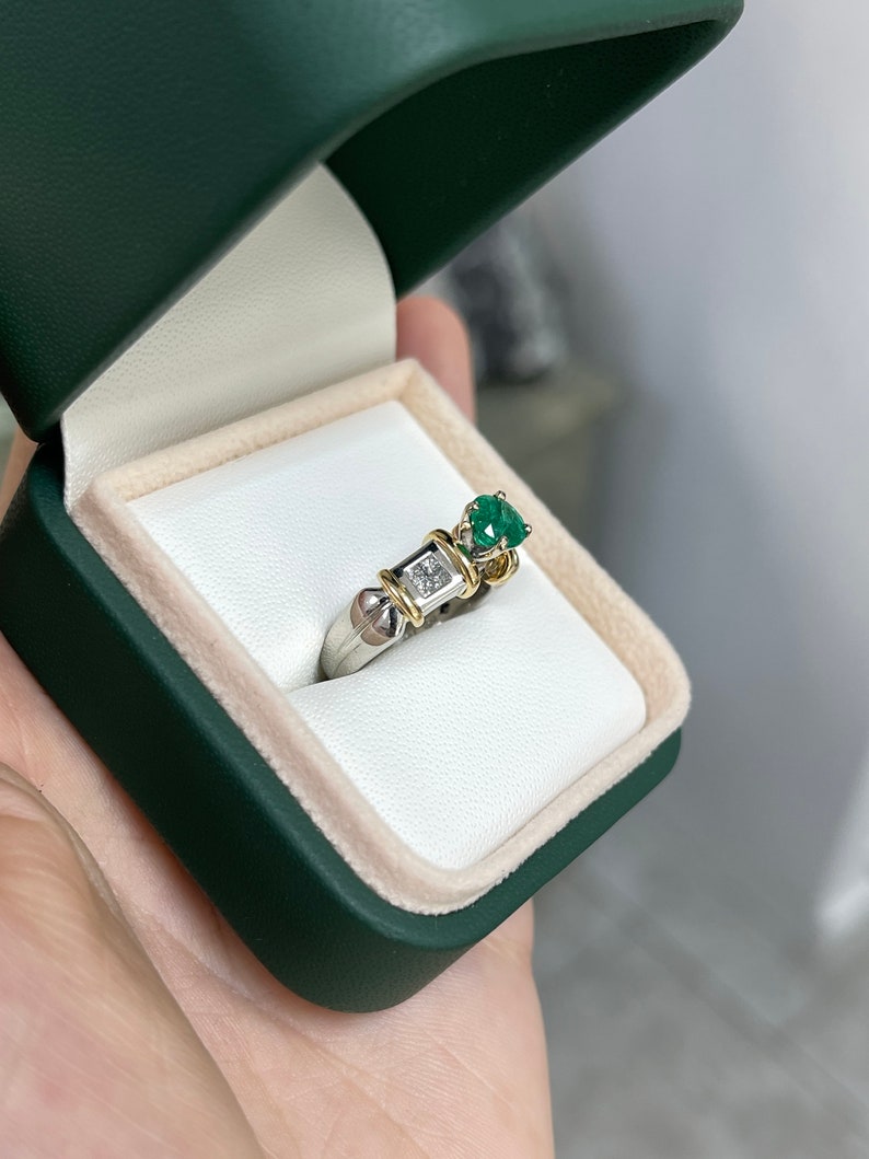 1.02tcw 18K Gold Round Emerald & Princess Cut Diamond Accent Ring - JR Colombian Emeralds