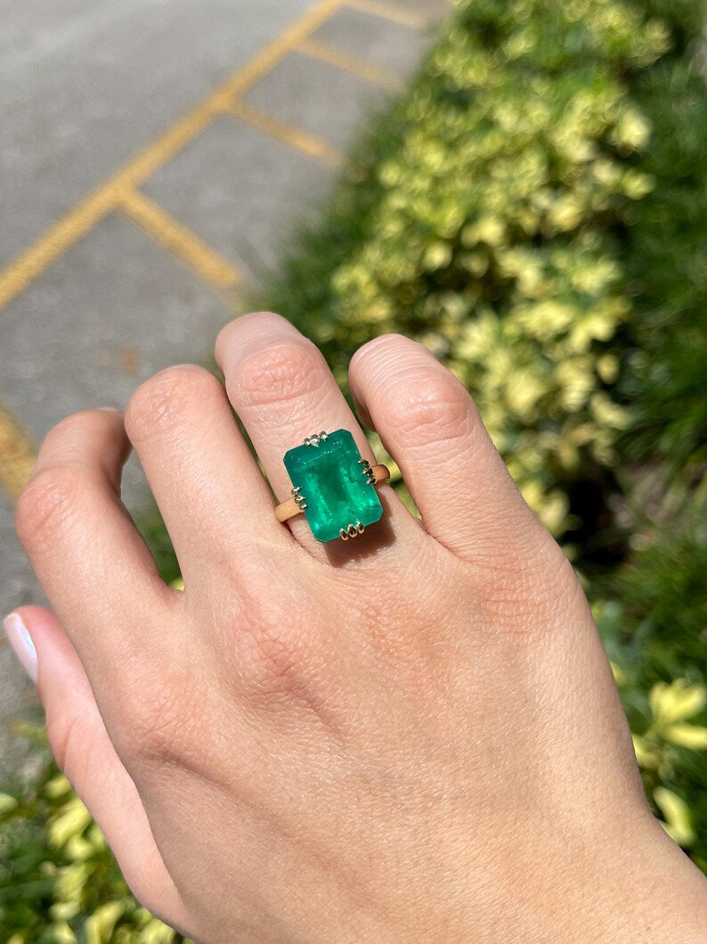Elegant Vintage Emerald Solitaire Ring – 9.95ct in 18K Gold, Circa 1890s