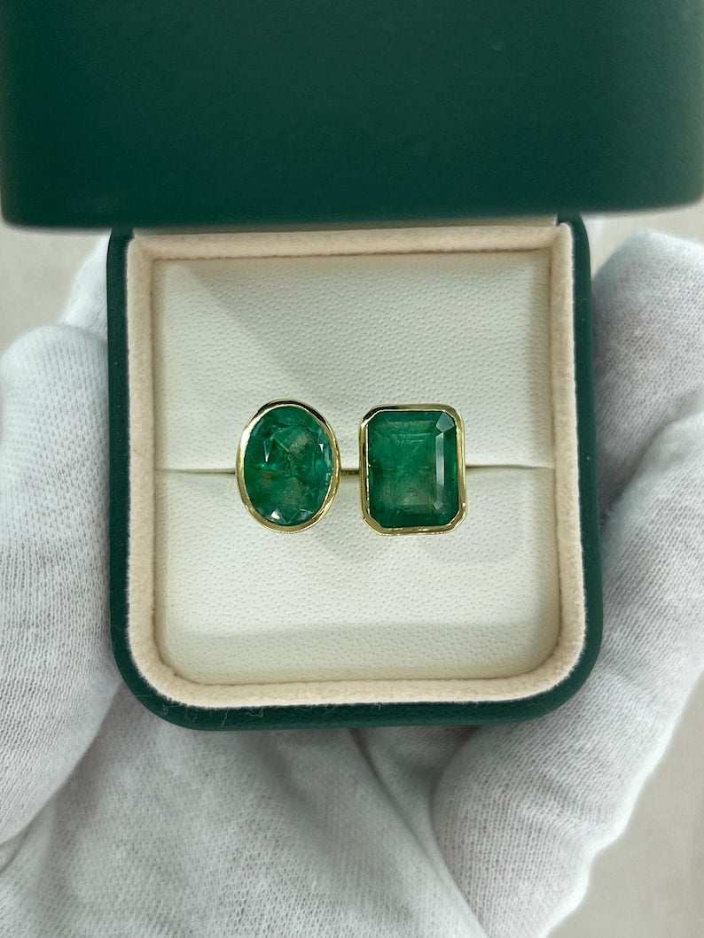 8.80tcw 18K Gold Toi Et Moi Emerald and Oval Bezel Two Stone Ring