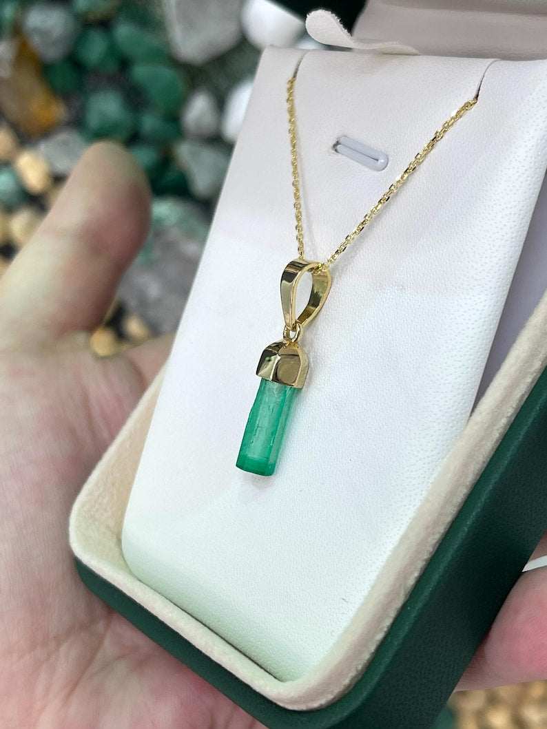 Unisex 2.71ct Rough Colombian Emerald Pendant Necklace in 18K Gold