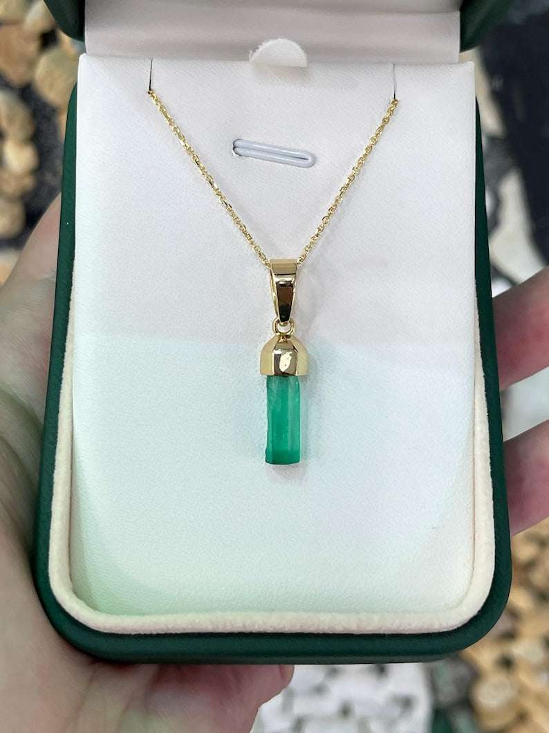 Elegant 2.71ct 18K Colombian Emerald Rough Crystal Necklace for Men and Women