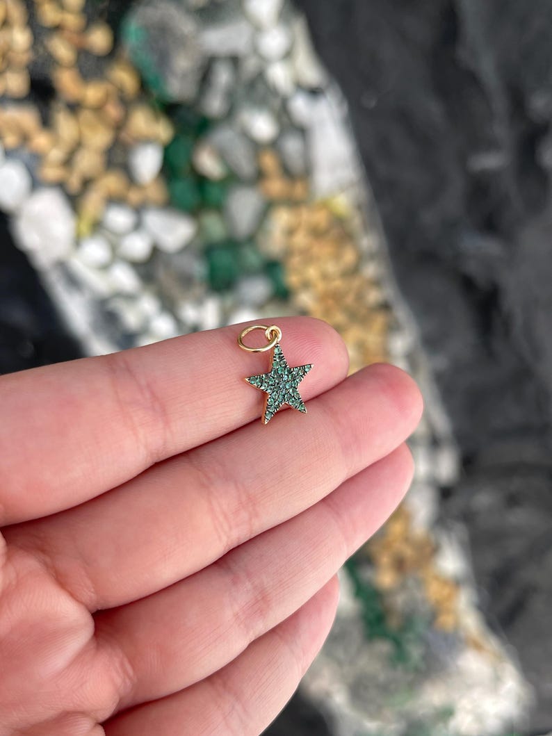 0.20tcw 14K Emerald Star Charm Pendant Black Rhodium Round Cut Vivid Emerald Pendant - JR Colombian Emeralds