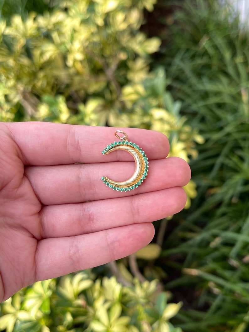 0.52tcw 14K Emerald & Ribbed Gold Crescent Moon Charm Pendant - JR Colombian Emeralds