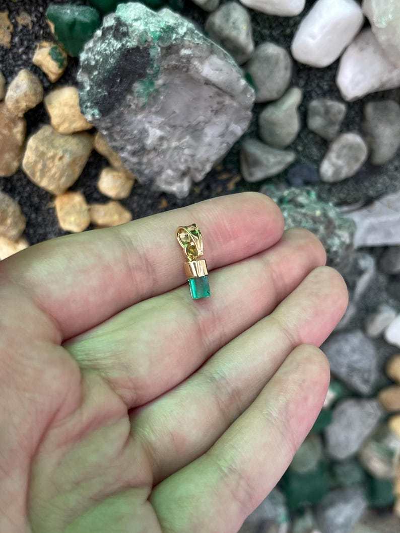 1.58 Carat 18K Vivid Green Rough Colombian Emerald Pendant - JR Colombian Emeralds