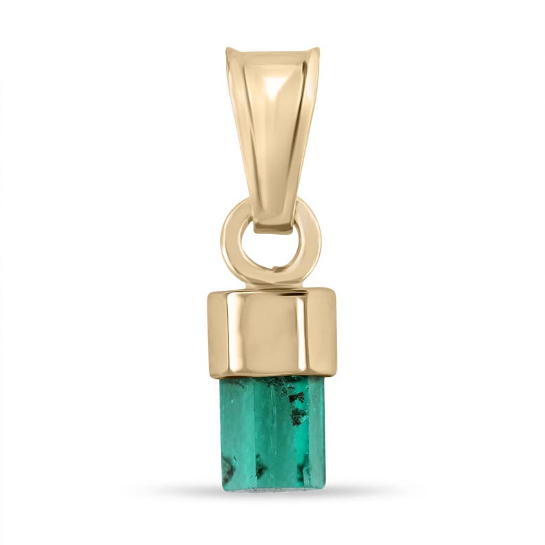 1.58 Carat Colombian Emerald Pendant in Yellow Gold, Vivid Green