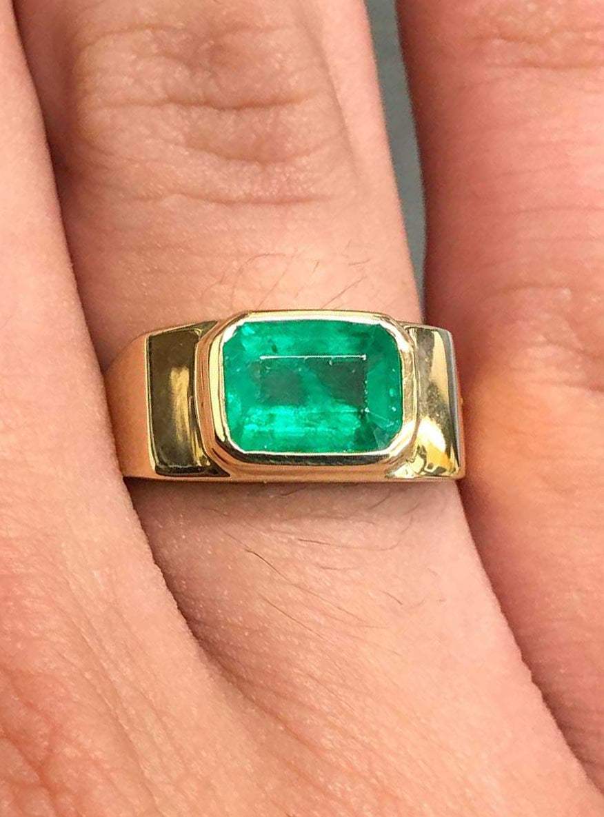 Anello da uomo in oro 18 carati con smeraldo naturale da 2,05 carati, incastonato a castone in orientamento est-ovest