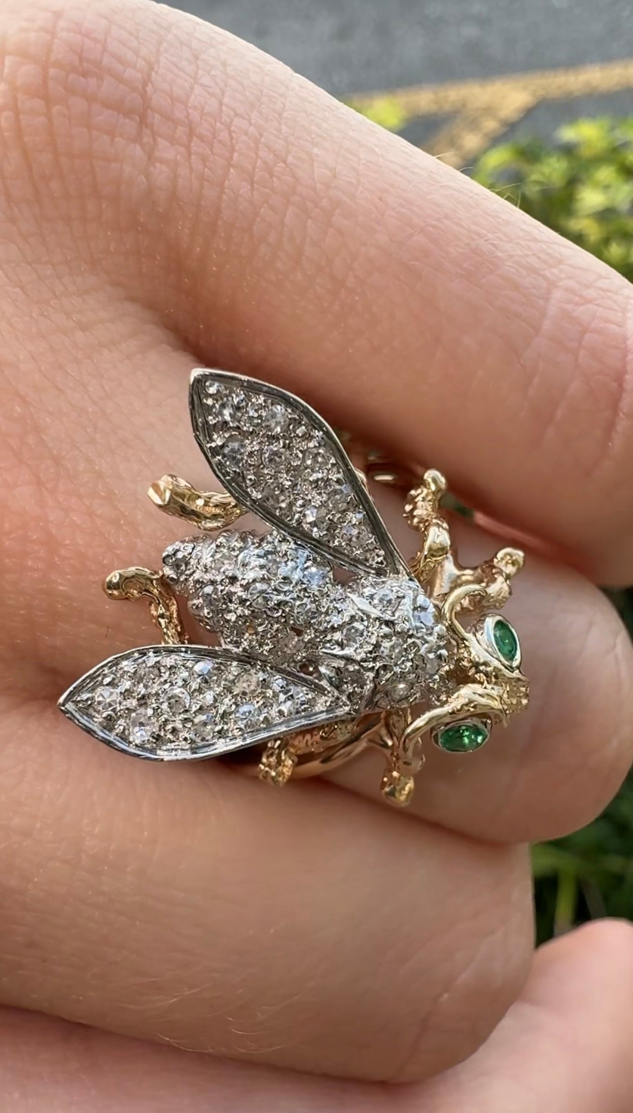 IG Exclusive 0.40tcw Emerald & Diamond Bee Ring 14K Two Toned - JR Colombian Emeralds