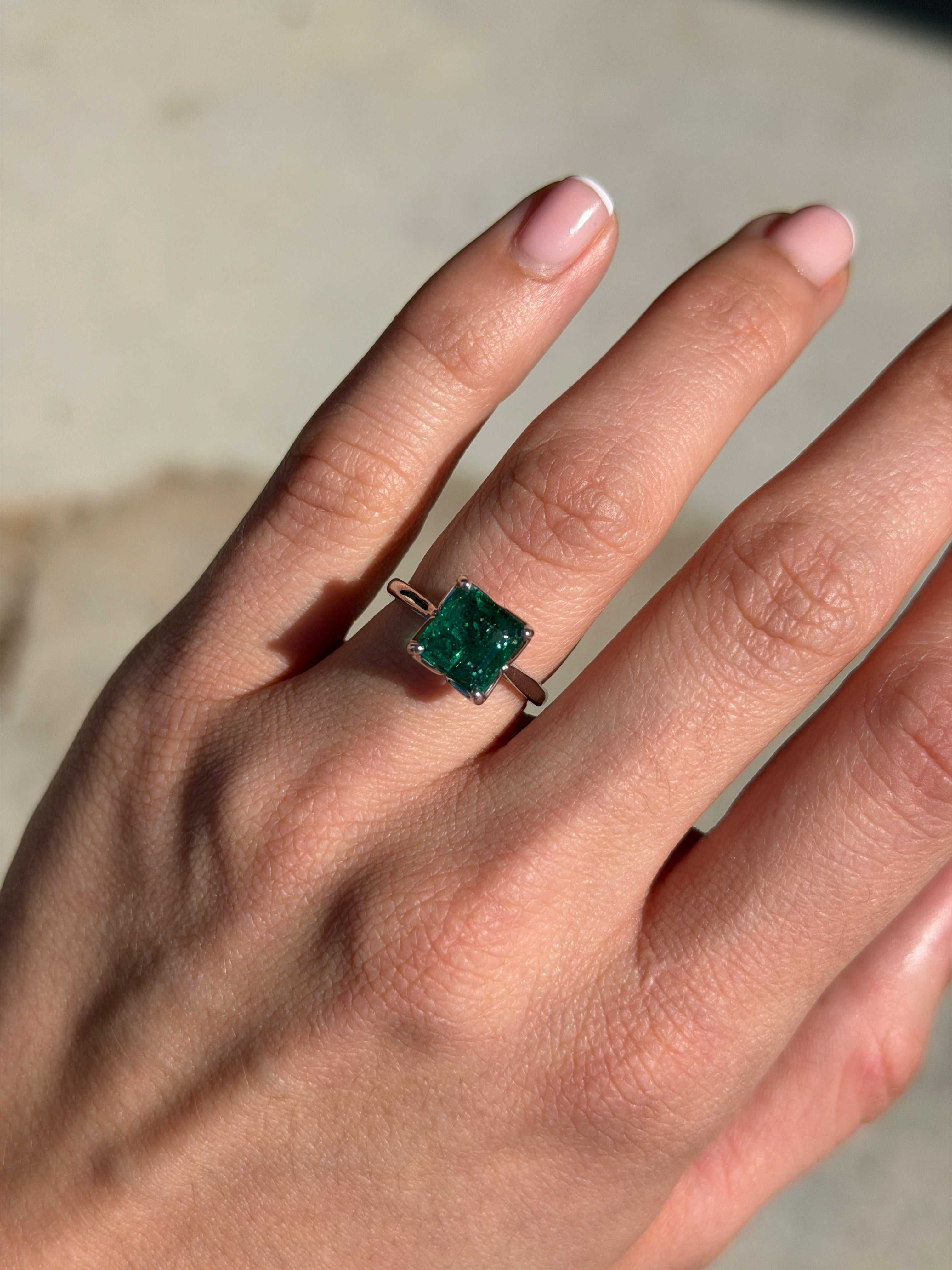 Asscher cut 2.93 carat natural emerald solitaire engagement ring in white gold, featuring a prominent vibrant green emerald.
