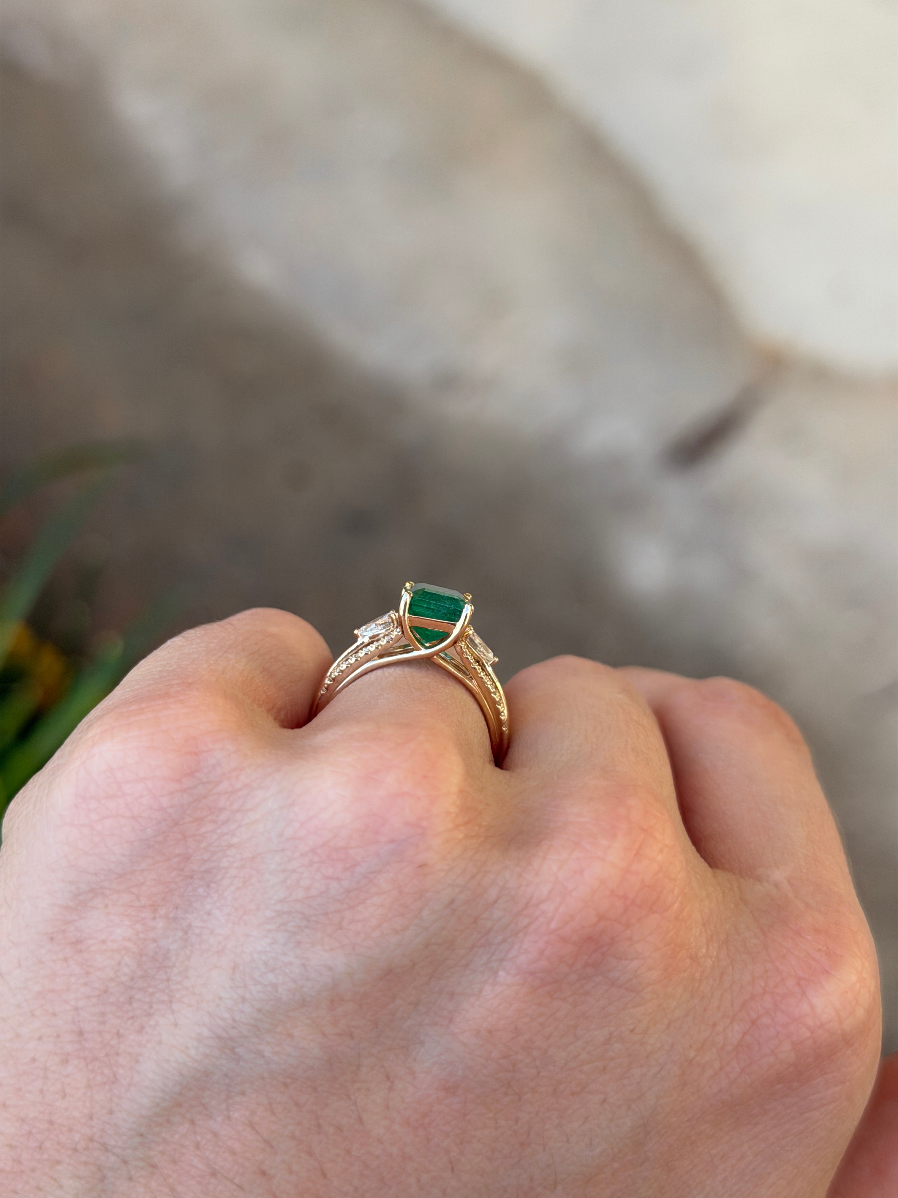 3.60tcw 14K Natural Emerald & Split Shank LAB Diamond Ring