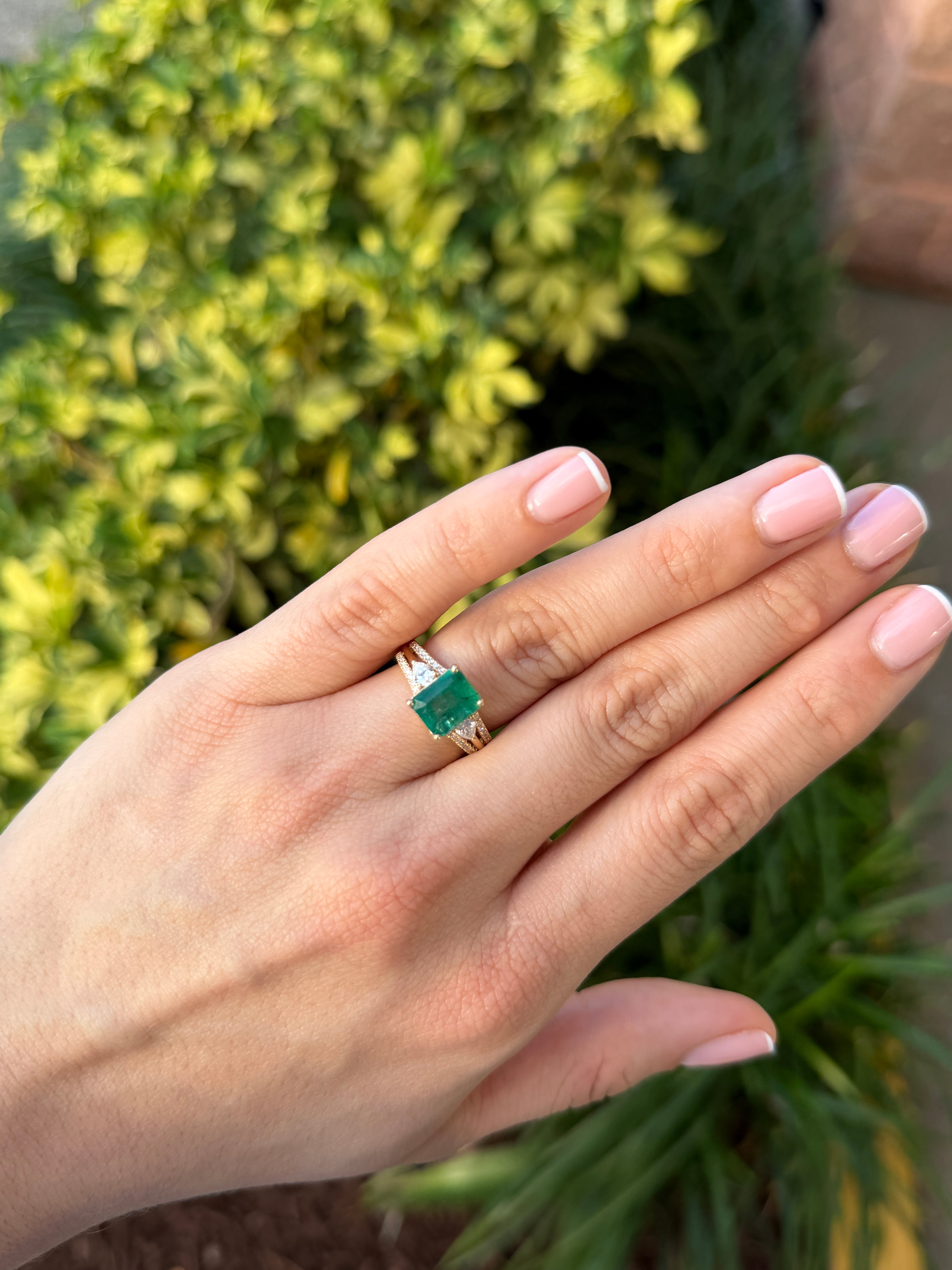 3.60tcw 14K Natural Emerald & Split Shank LAB Diamond Ring