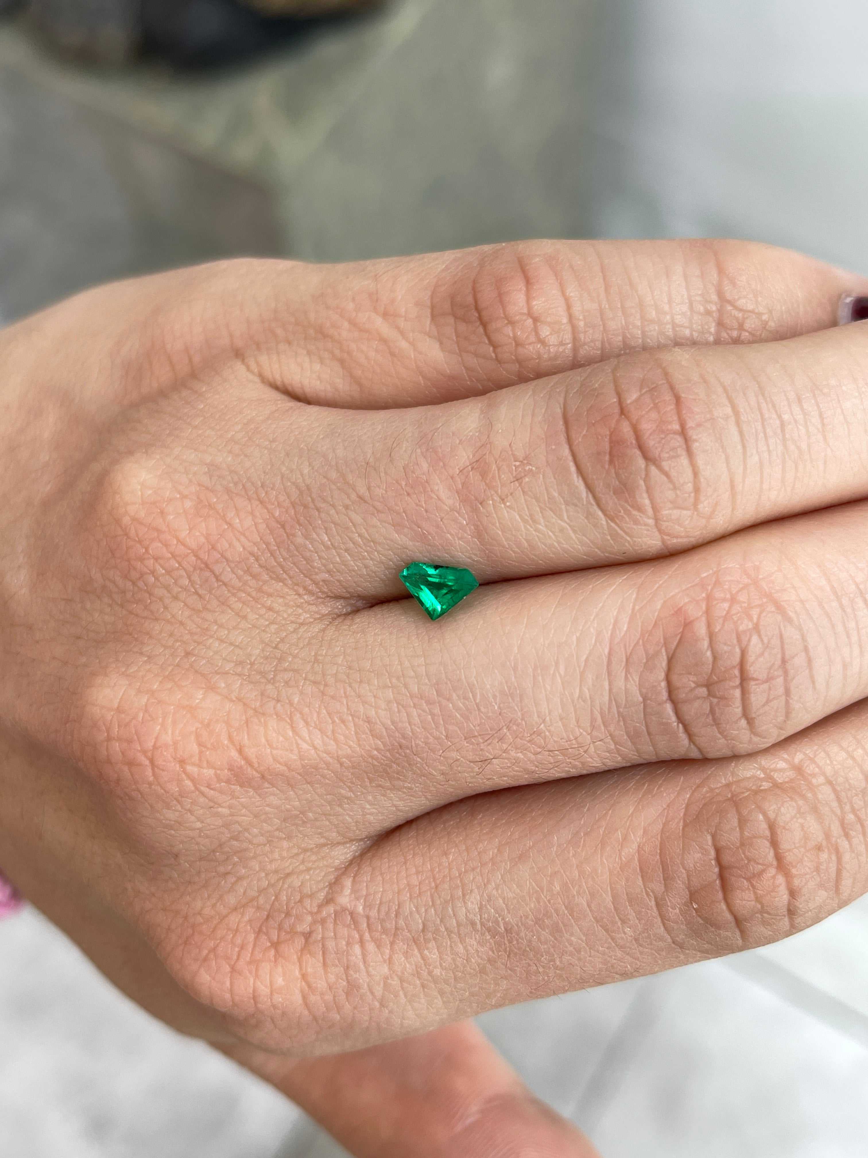 0.51 Carat Rare Vivid Green Superman Cut Colombian Emerald Loose Emerald - JR Colombian Emeralds