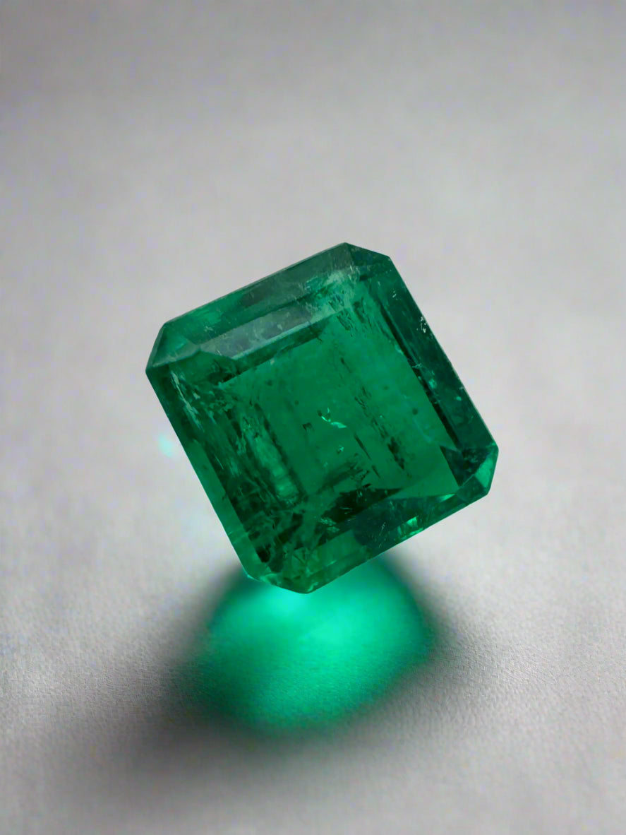 Loose 0.90 carat Colombian emerald in AAA+ quality, Asscher cut with vibrant green color and high clarity.