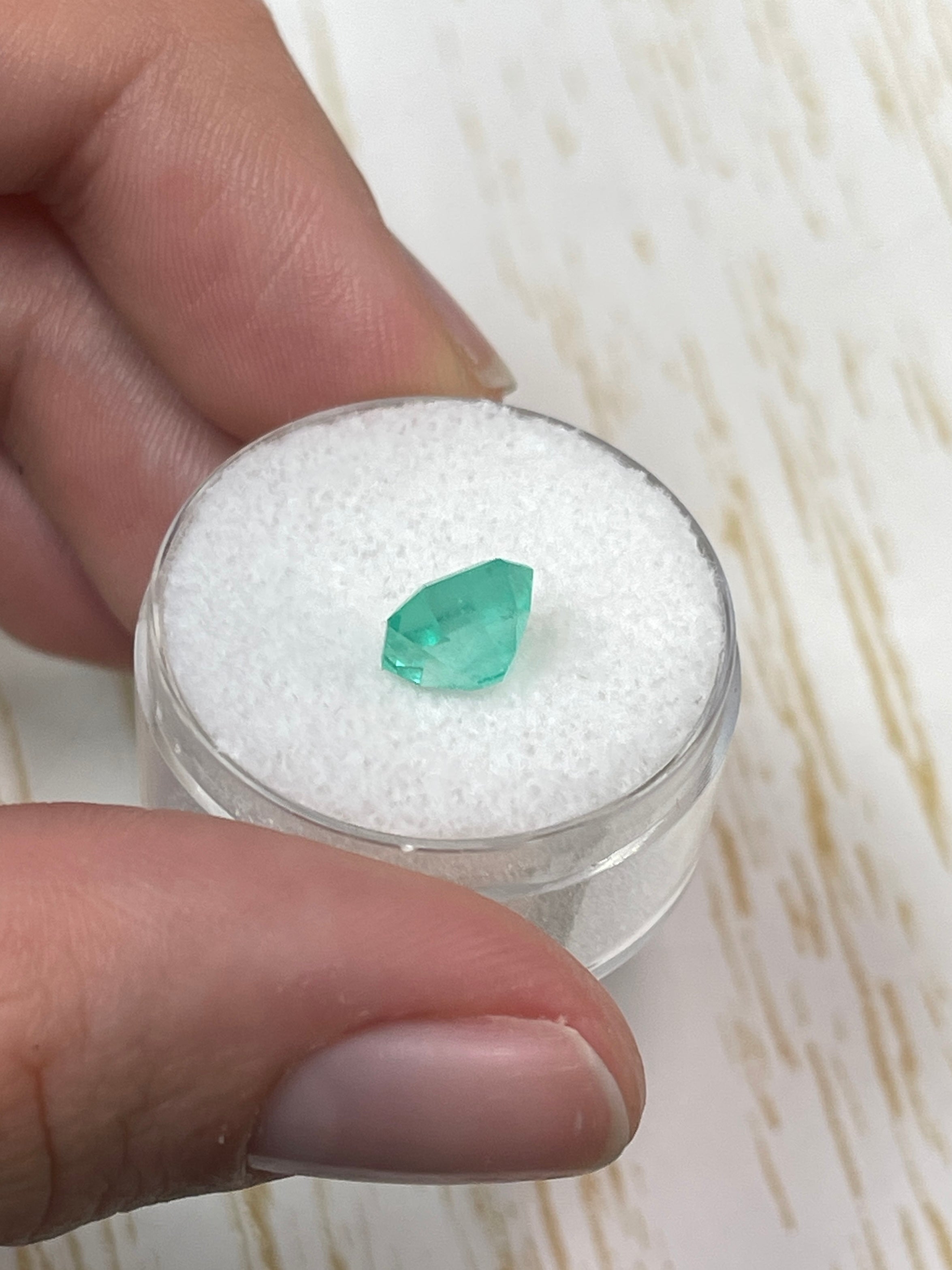 Natural 1.87 carat medium green Colombian emerald in Asscher cut, loose gemstone with art deco style, from JR Colombian Emeralds.