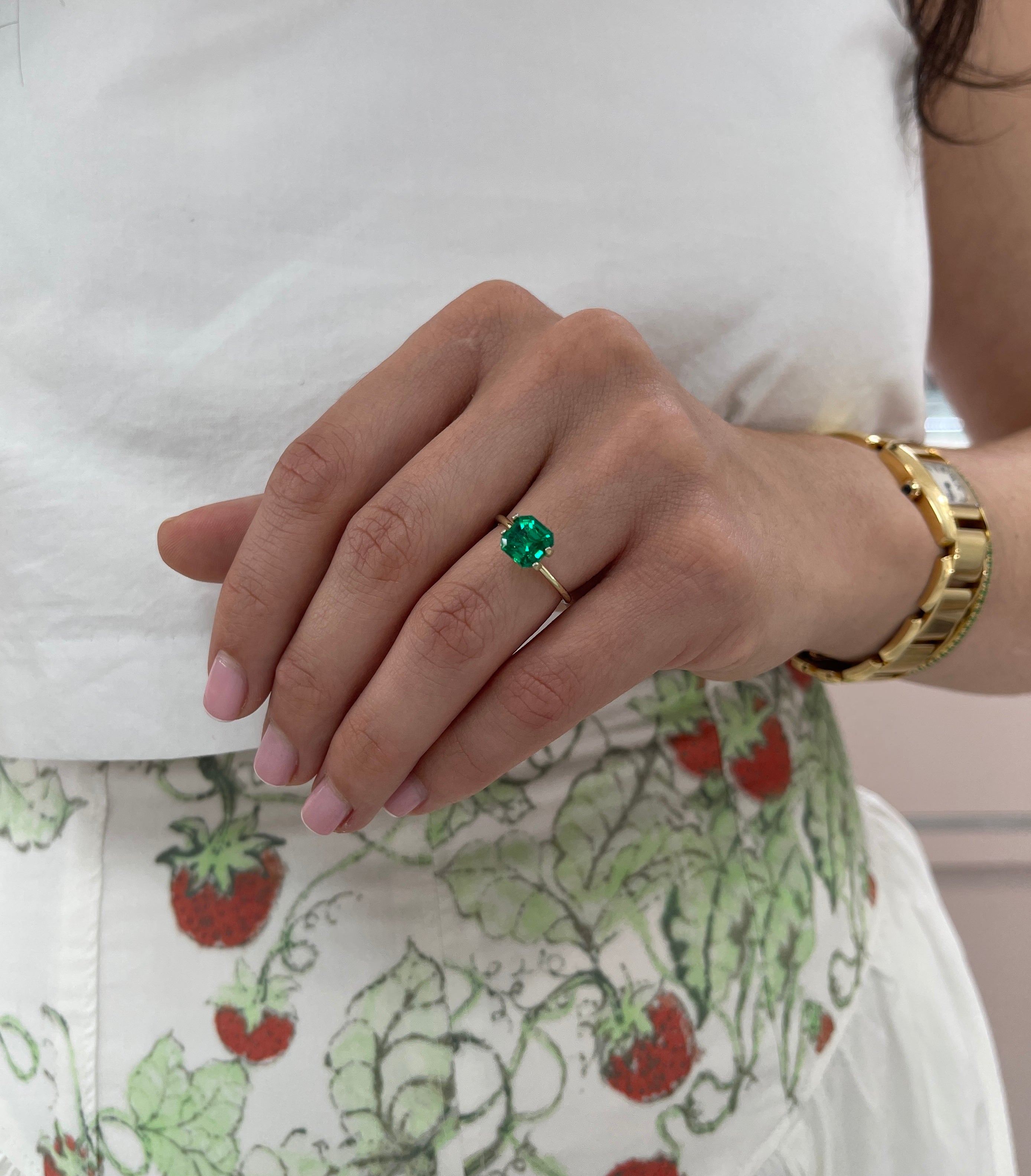 Smeraldo colombiano sfuso da 1,93 carati, 7,5 x 7,3 mm, AAA+, con lievi inclusioni oleose, colore vivido, taglio Asscher - JR Colombian Emeralds