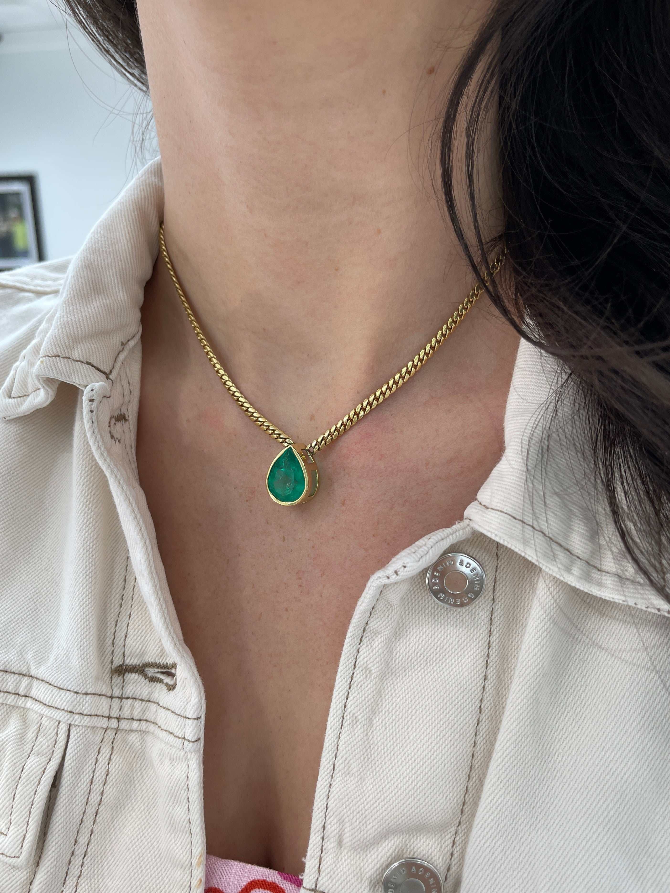 10.80 Carat Vivid Muzo Colombian Emerald Statement Cuban Link Necklace 18K gold - JR Colombian Emeralds