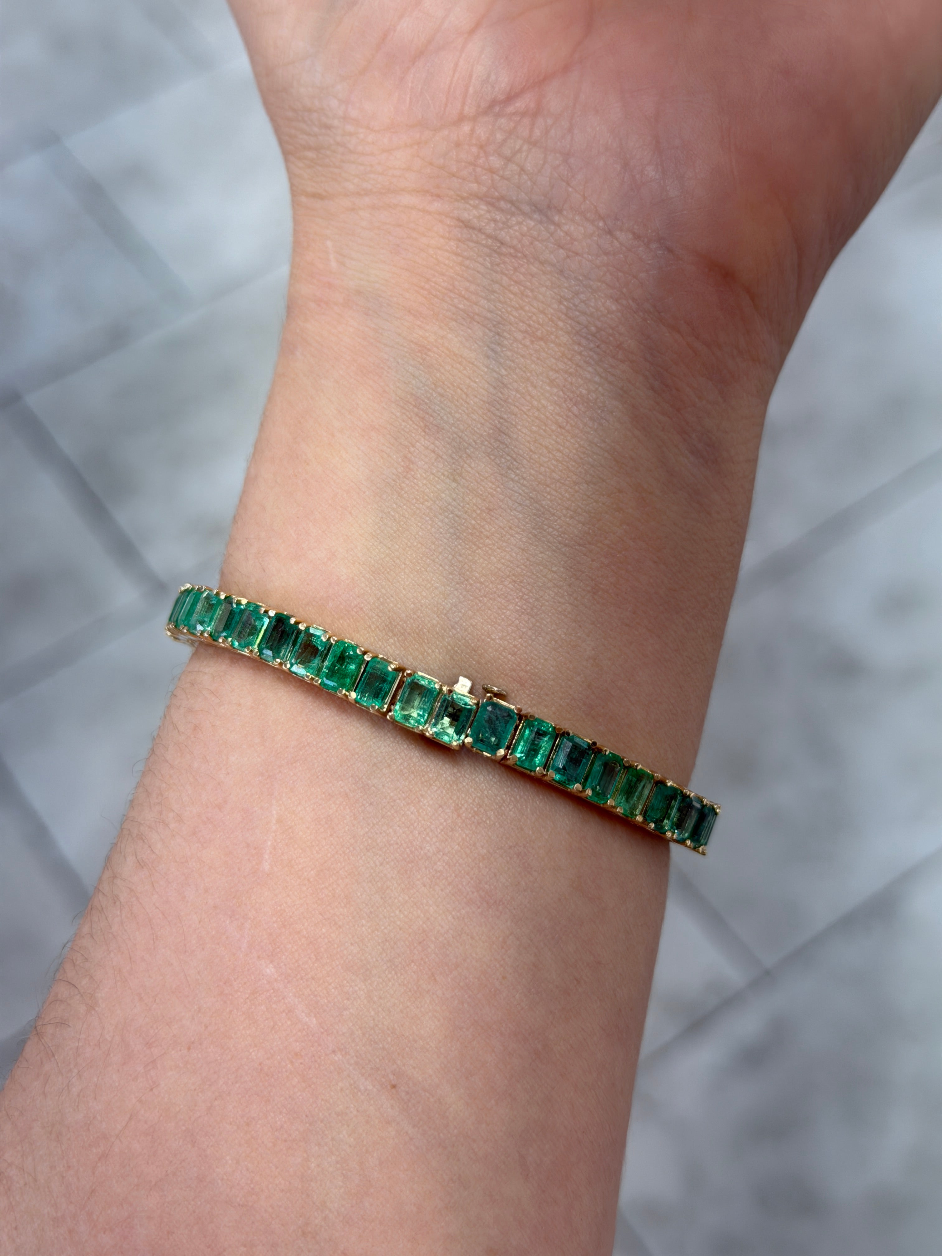 17.20tcw Natural Emerald Cut Emerald Tennis Bracelet- 7 Inches - JR Colombian Emeralds