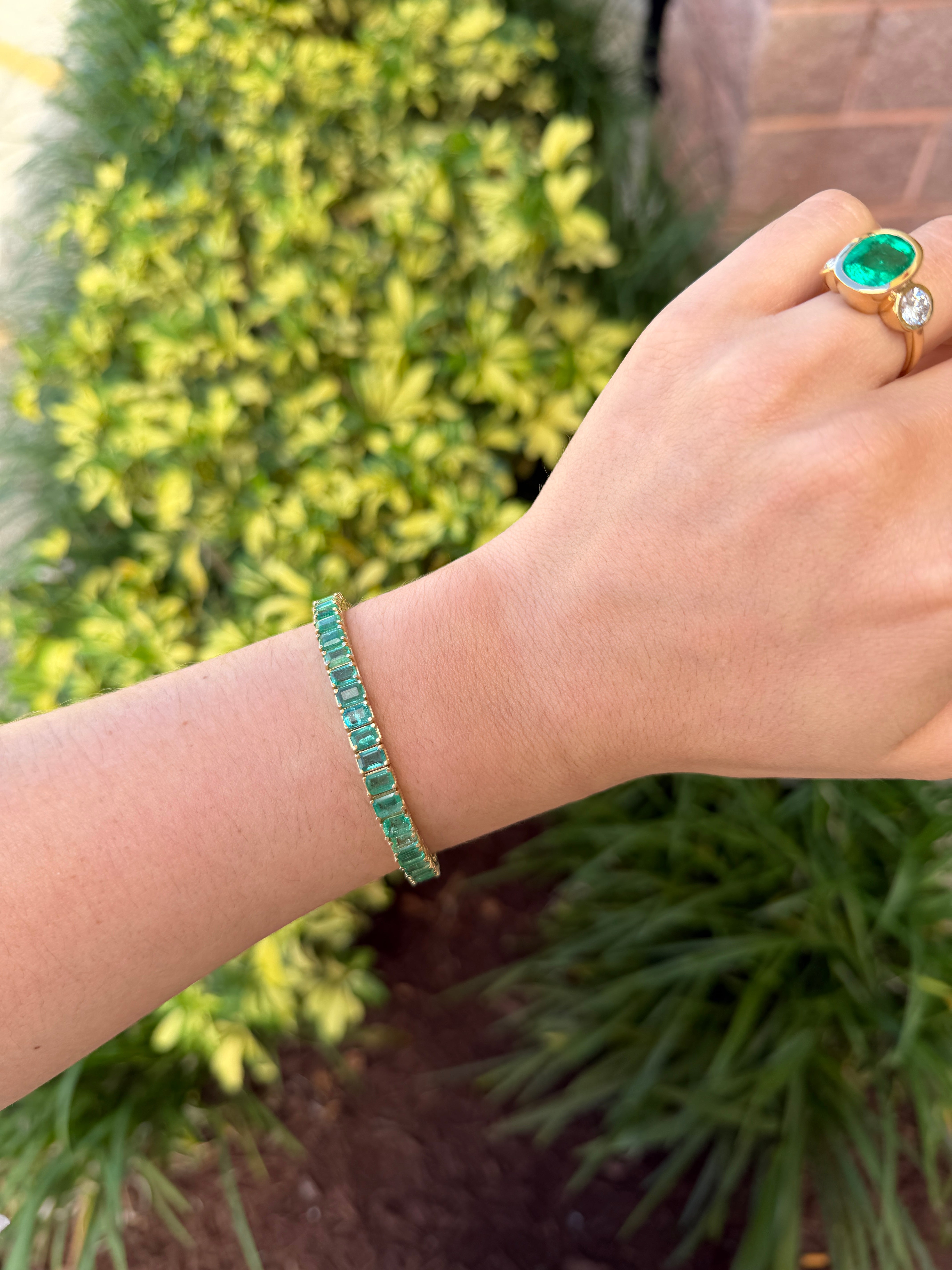 17.20tcw Natural Emerald Cut Emerald Tennis Bracelet- 7 Inches - JR Colombian Emeralds