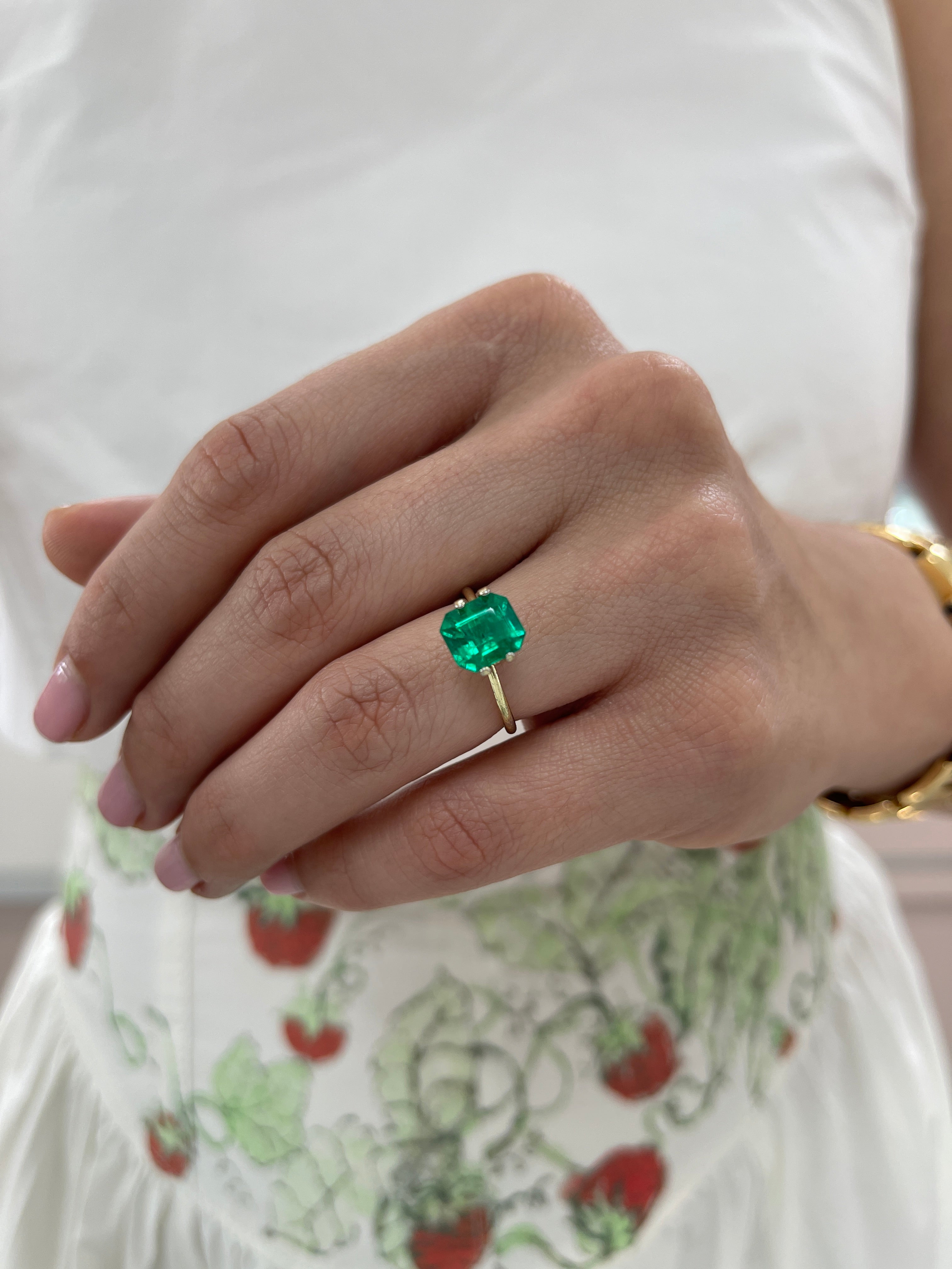 Émeraude colombienne en vrac de 2,23 carats, taille émeraude, 9 x 8 mm, vert vif - JR Colombian Emeralds
