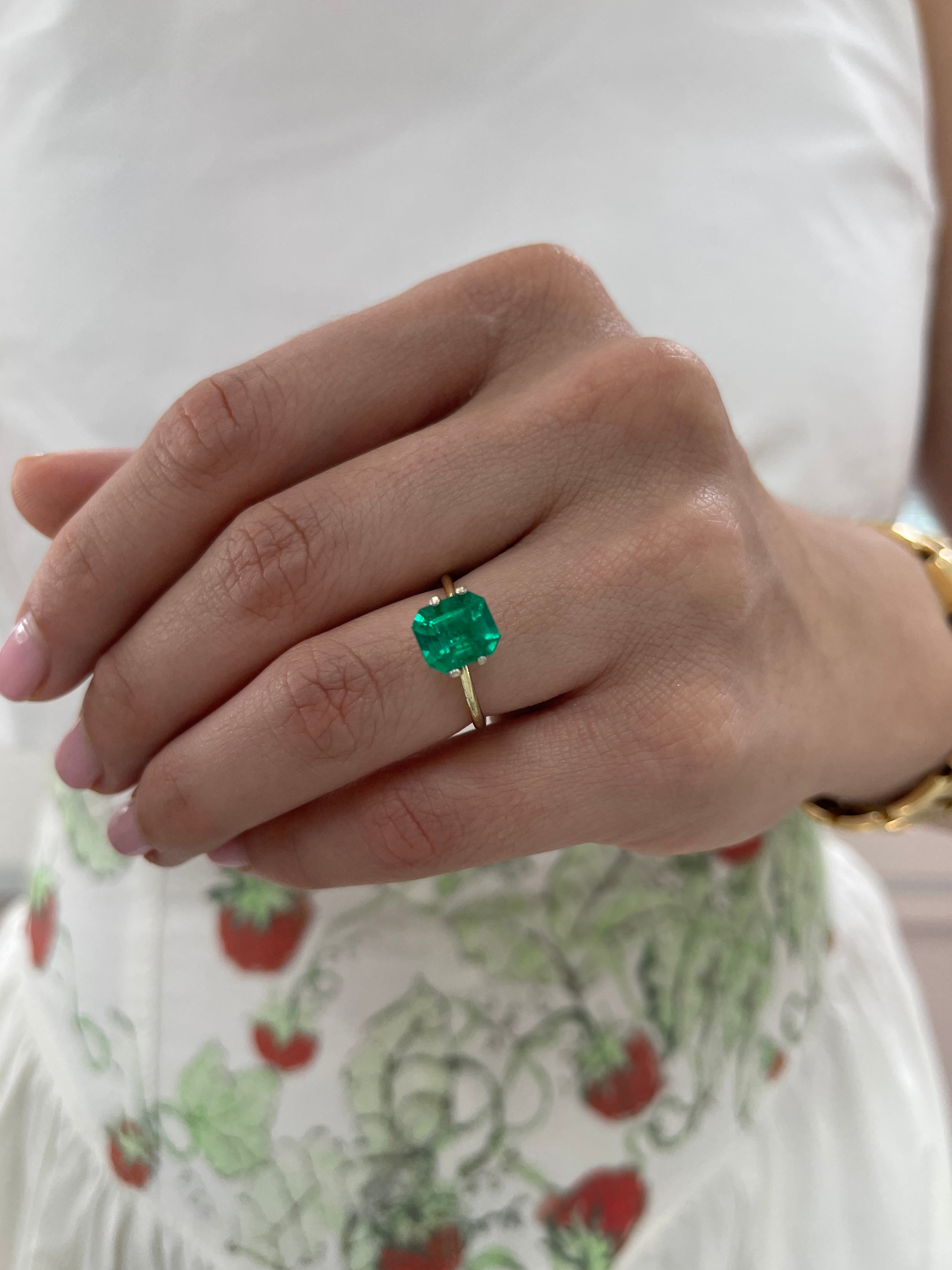 Émeraude colombienne en vrac de 2,23 carats, taille émeraude, 9 x 8 mm, vert vif - JR Colombian Emeralds