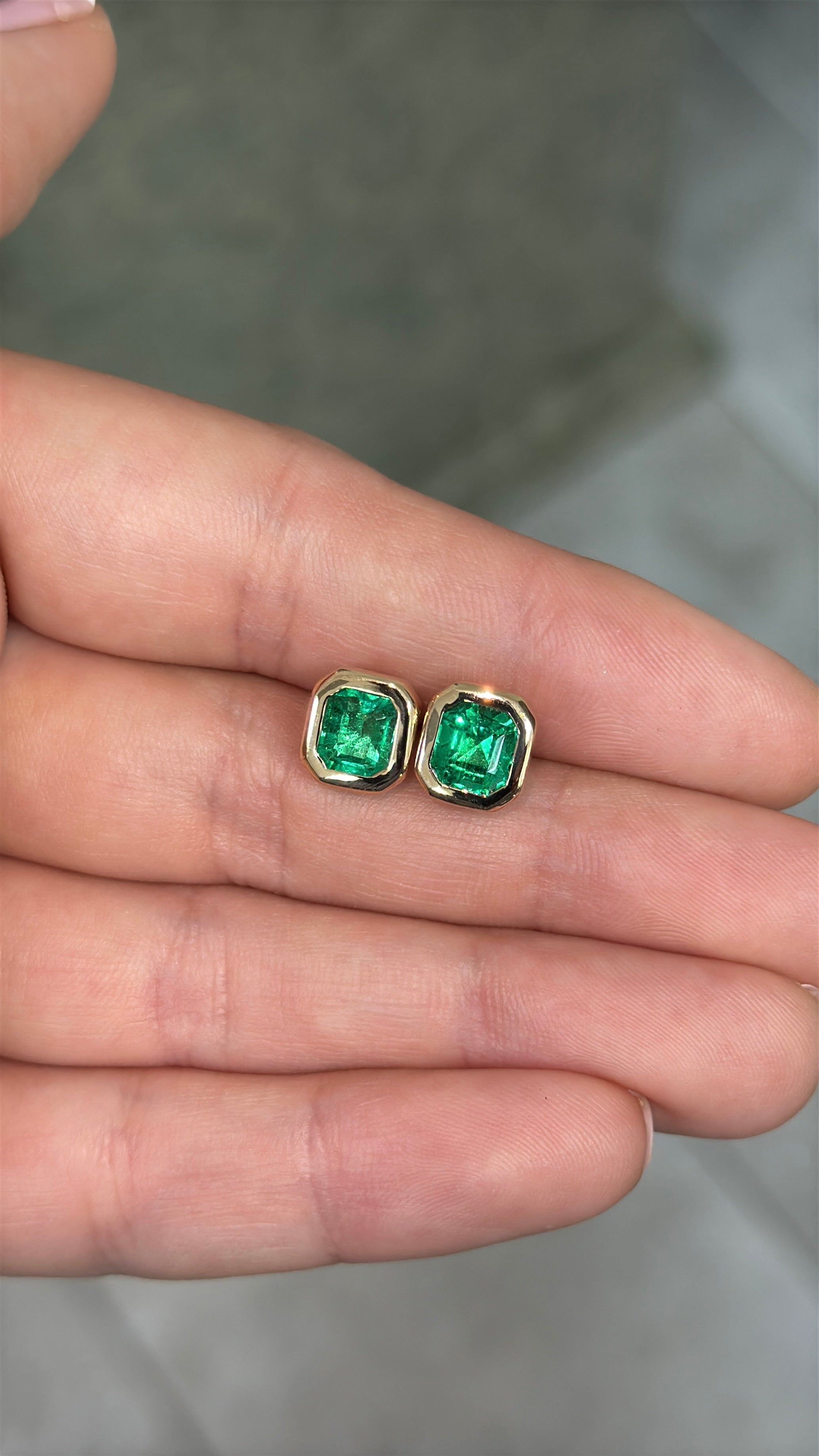 2.40tcw AAA+ Chunky Bezel Asscher Cut Colombian Emerald 18K