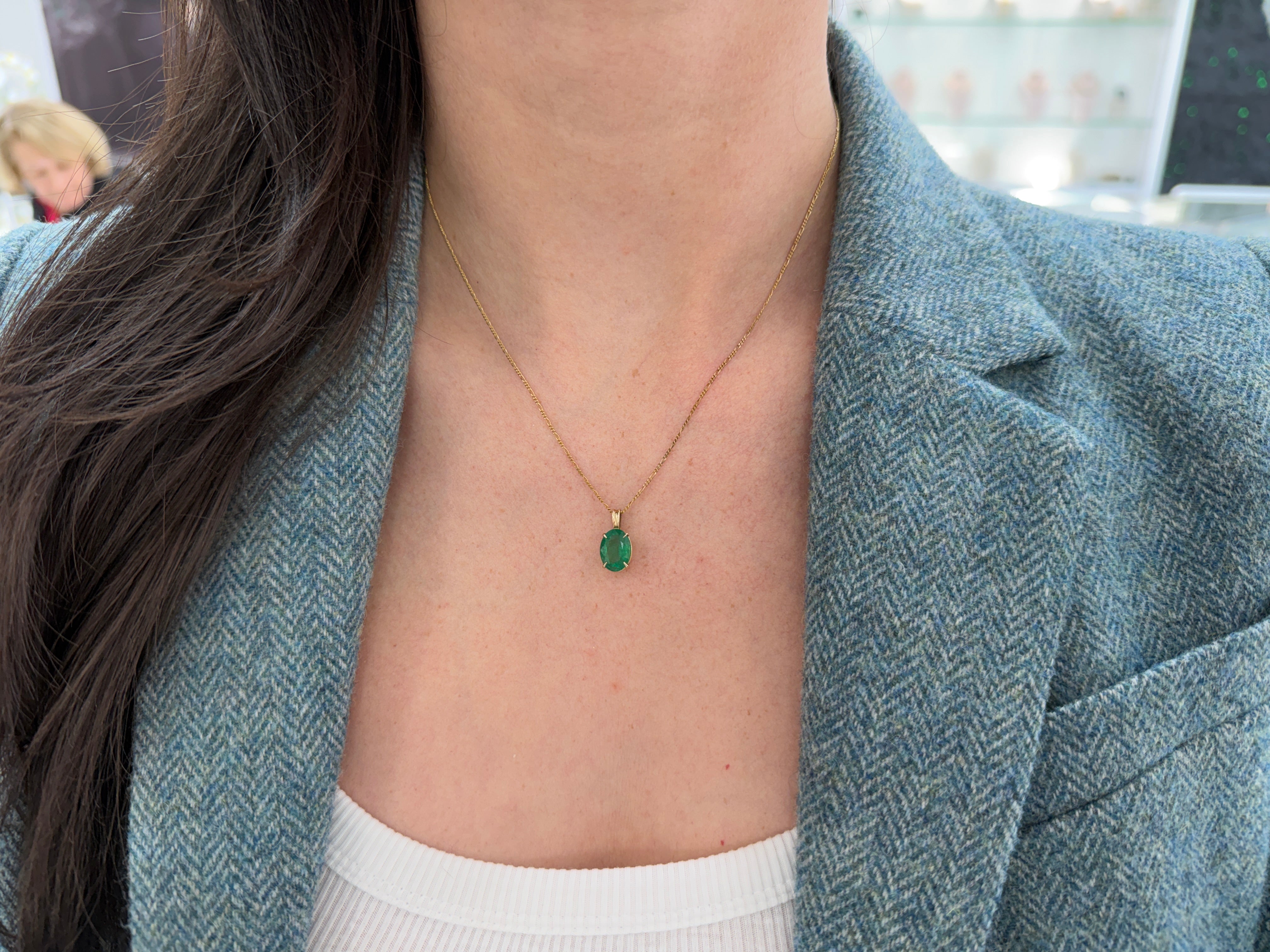 Oval 2.50 carat natural emerald solitaire pendant in 14K gold, featuring a vibrant green emerald set in a classic jewelry design.