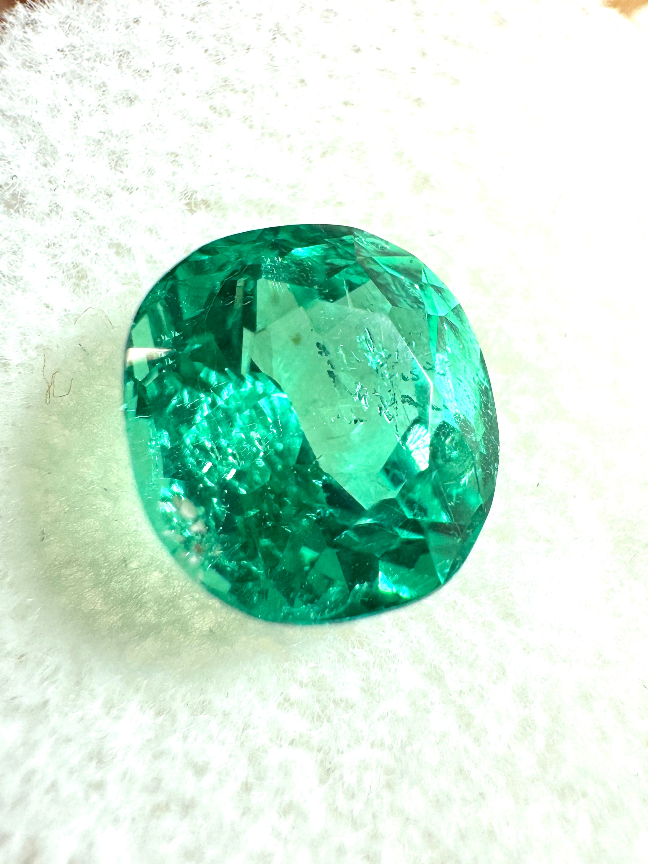 2.67 carat glowing Muzo green natural Colombian emerald in cushion cut, set in a loose gemstone from JR Colombian Emeralds.