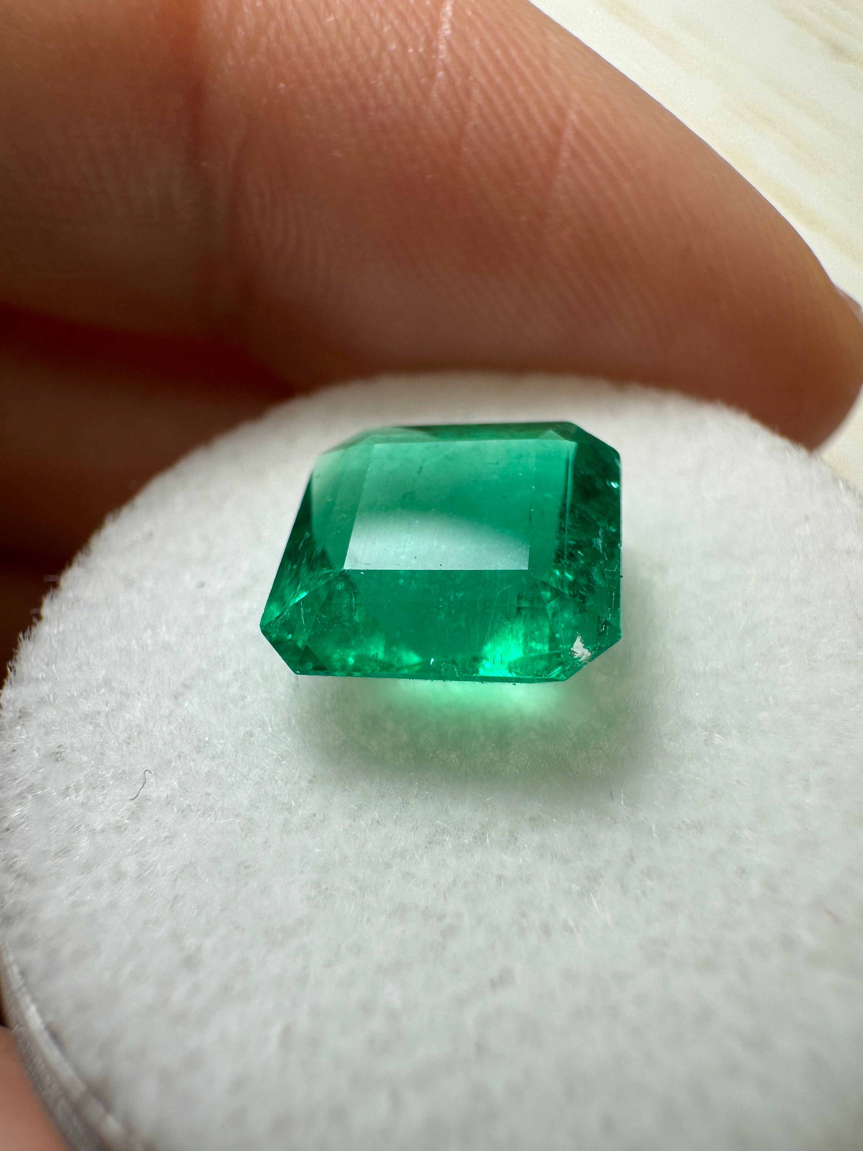 Vivid 2.84 carat natural Colombian Muzo emerald in Asscher cut, loose gemstone with vibrant green color and clarity.