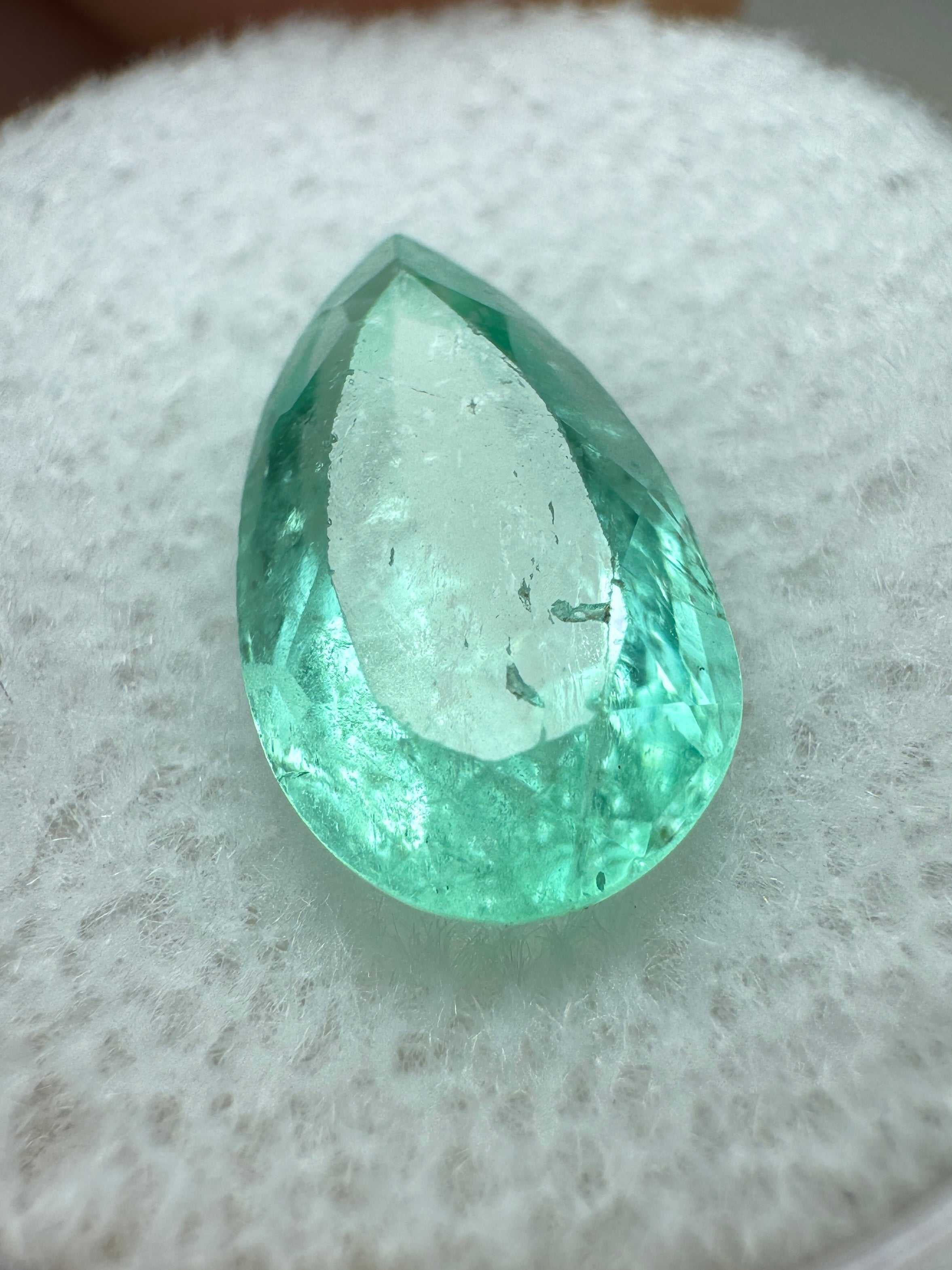 3.05 قيراط من الزمرد الكولومبي الطبيعي الفاتح اللون، قطع على شكل كمثرى - JR Colombian Emeralds