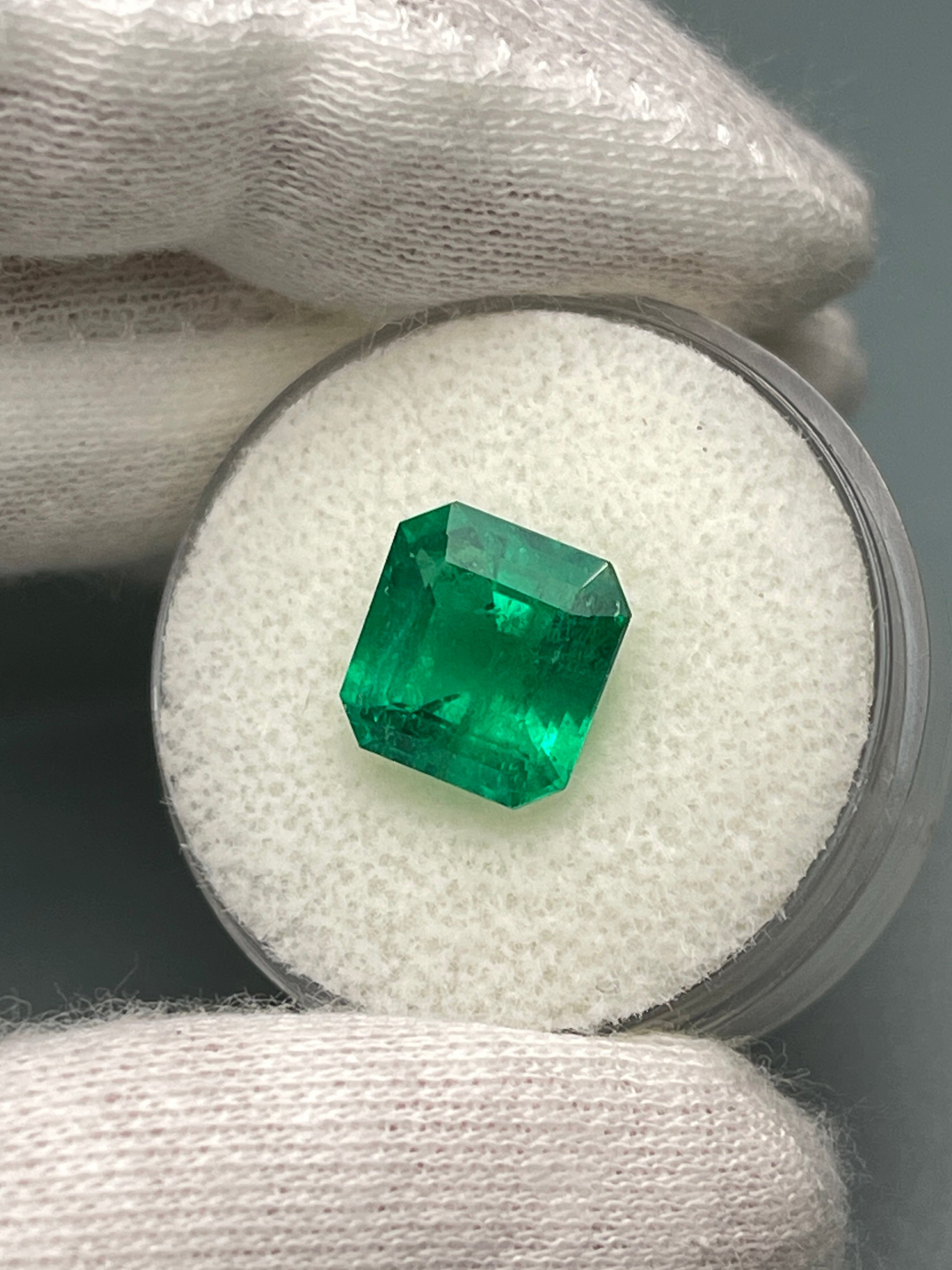 Vivid 3.49 Carat Muzo green Colombian emerald loose gemstone with Asscher cut, natural and vibrant green color.