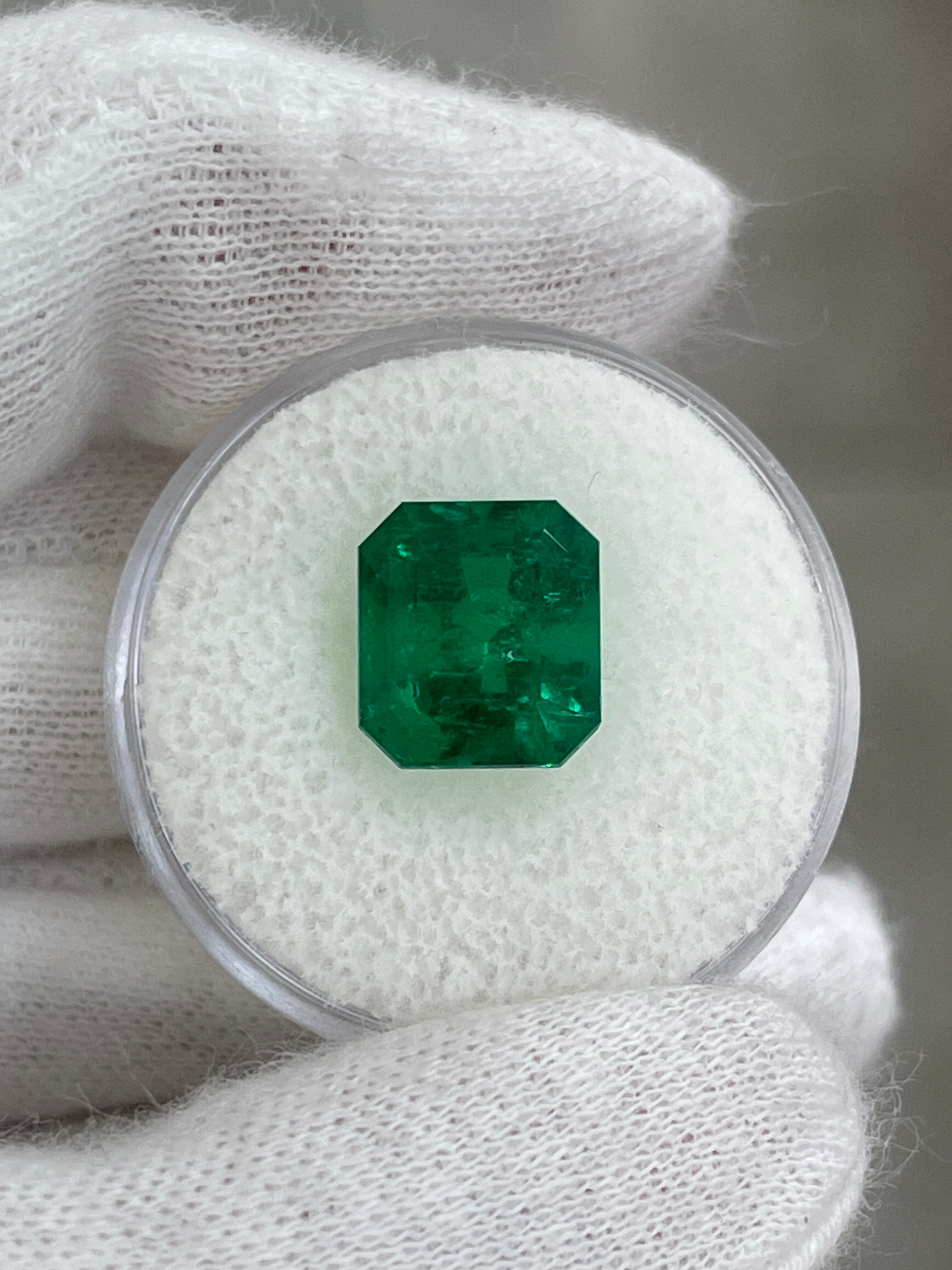 Vivid 4.16 Carat AAA Minor Oil Colombian Emerald in Asscher cut, natural loose emerald gemstone from JR Colombian Emeralds.