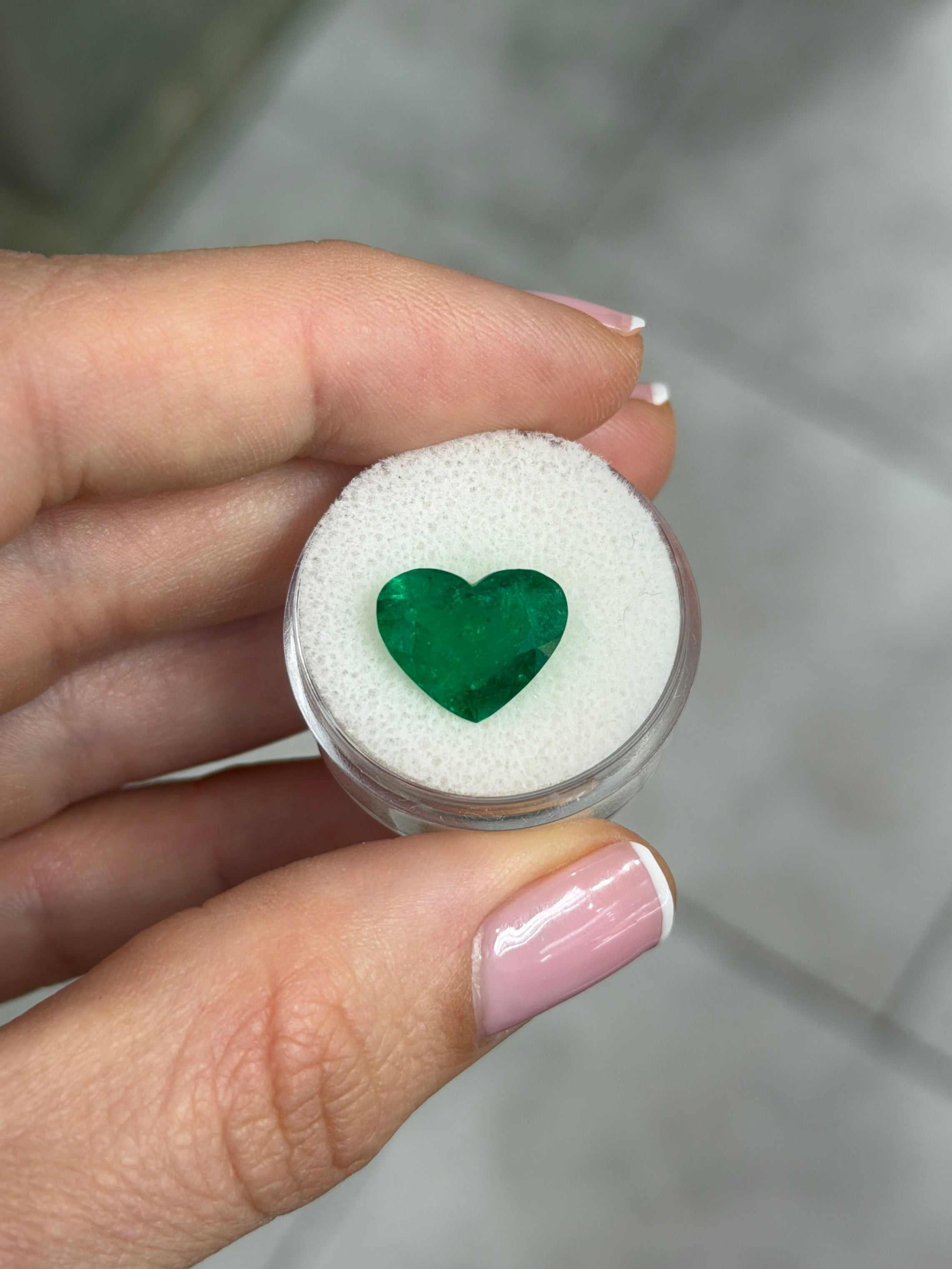 4.46 carat AAA+ intense green Colombian emerald loose heart-cut gemstone, natural and high-quality from JR Colombian Emeralds