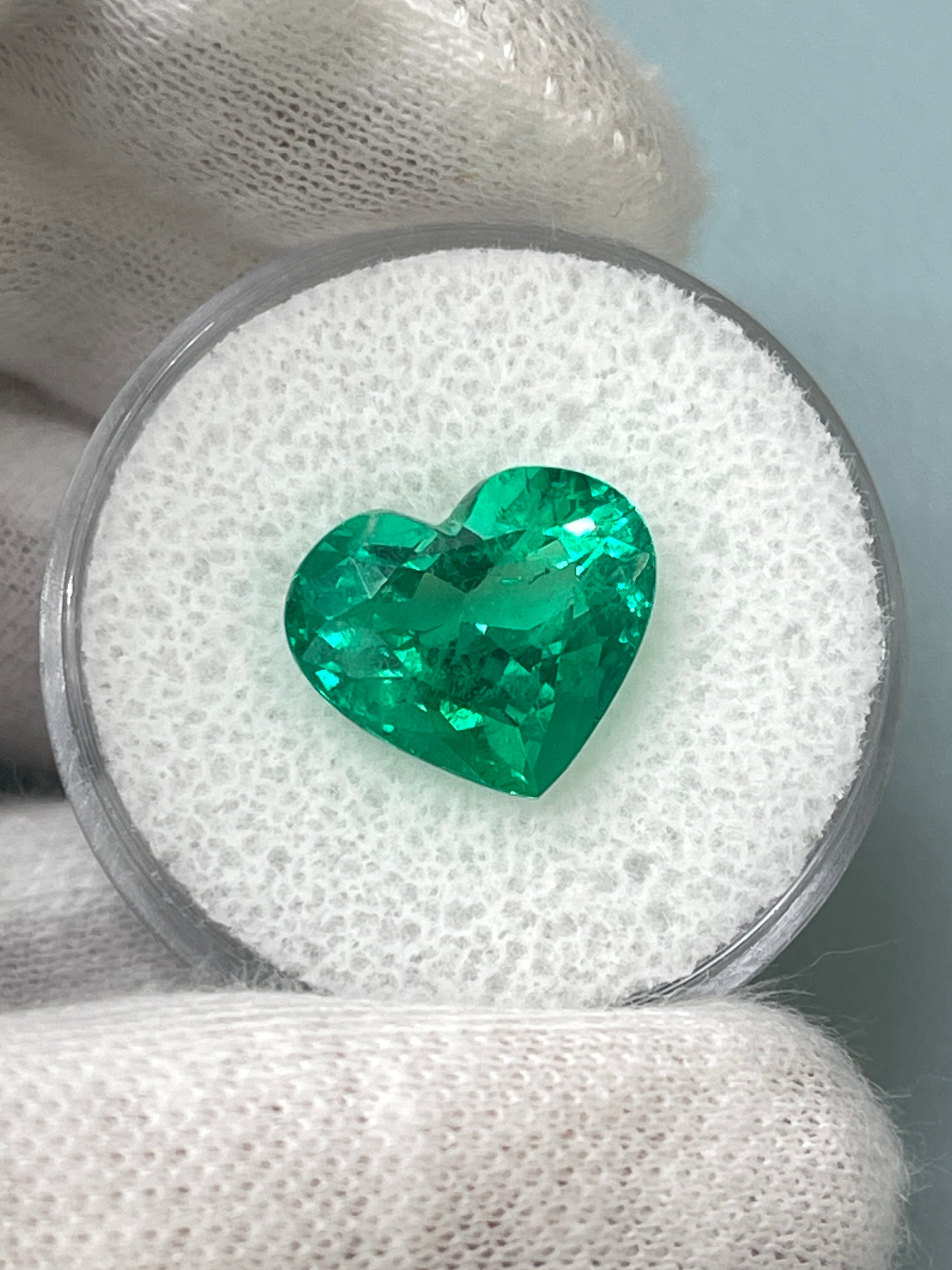 Vivid green 4.92 carat natural Colombian emerald loose gemstone in heart cut, high-quality AAA+ grade by JR Colombian Emeralds