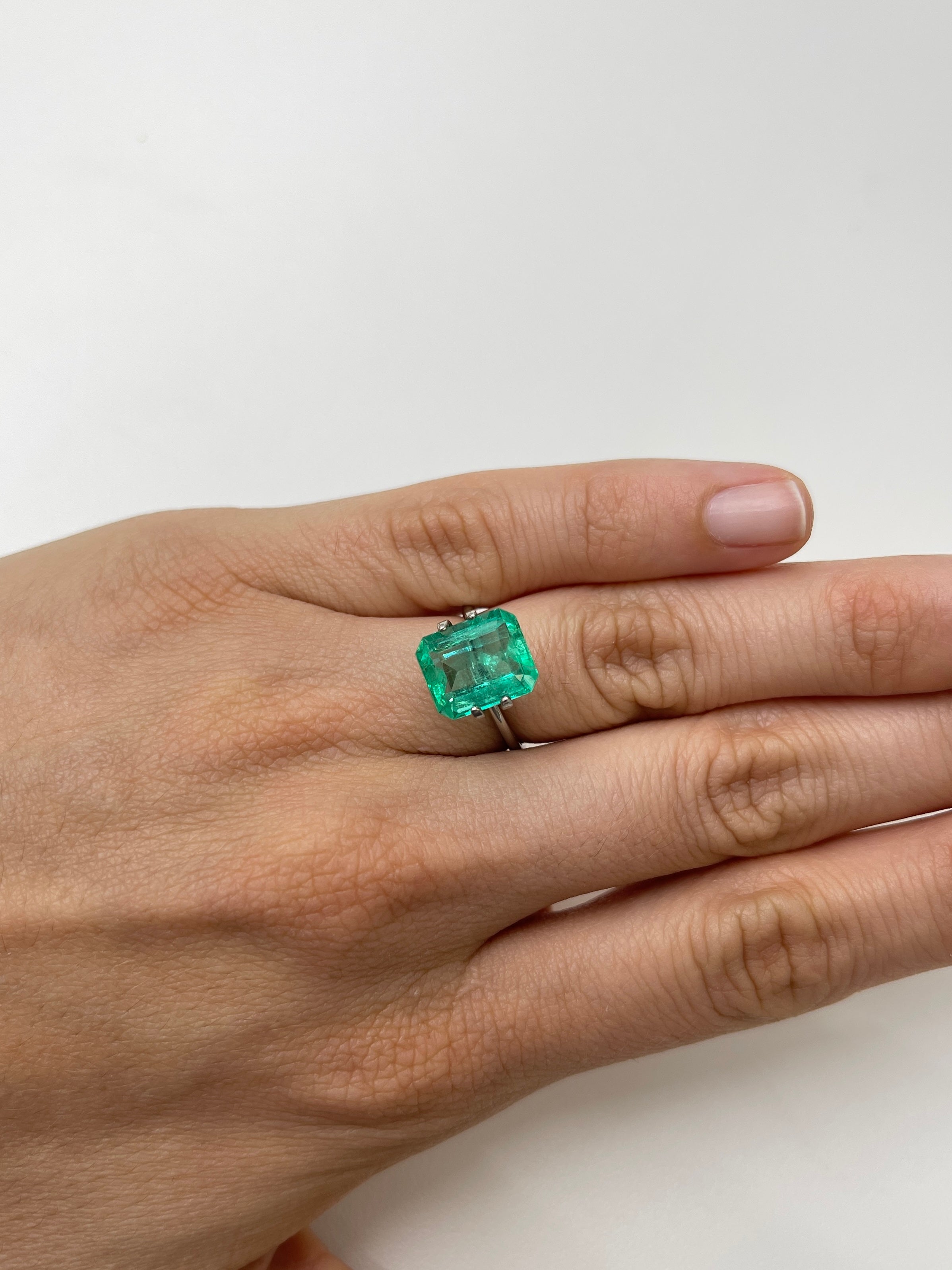 Natural loose Colombian emerald, 5.02 carats, 11.5x9 mm, crystalline, classic emerald cut, by JR Colombian Emeralds.