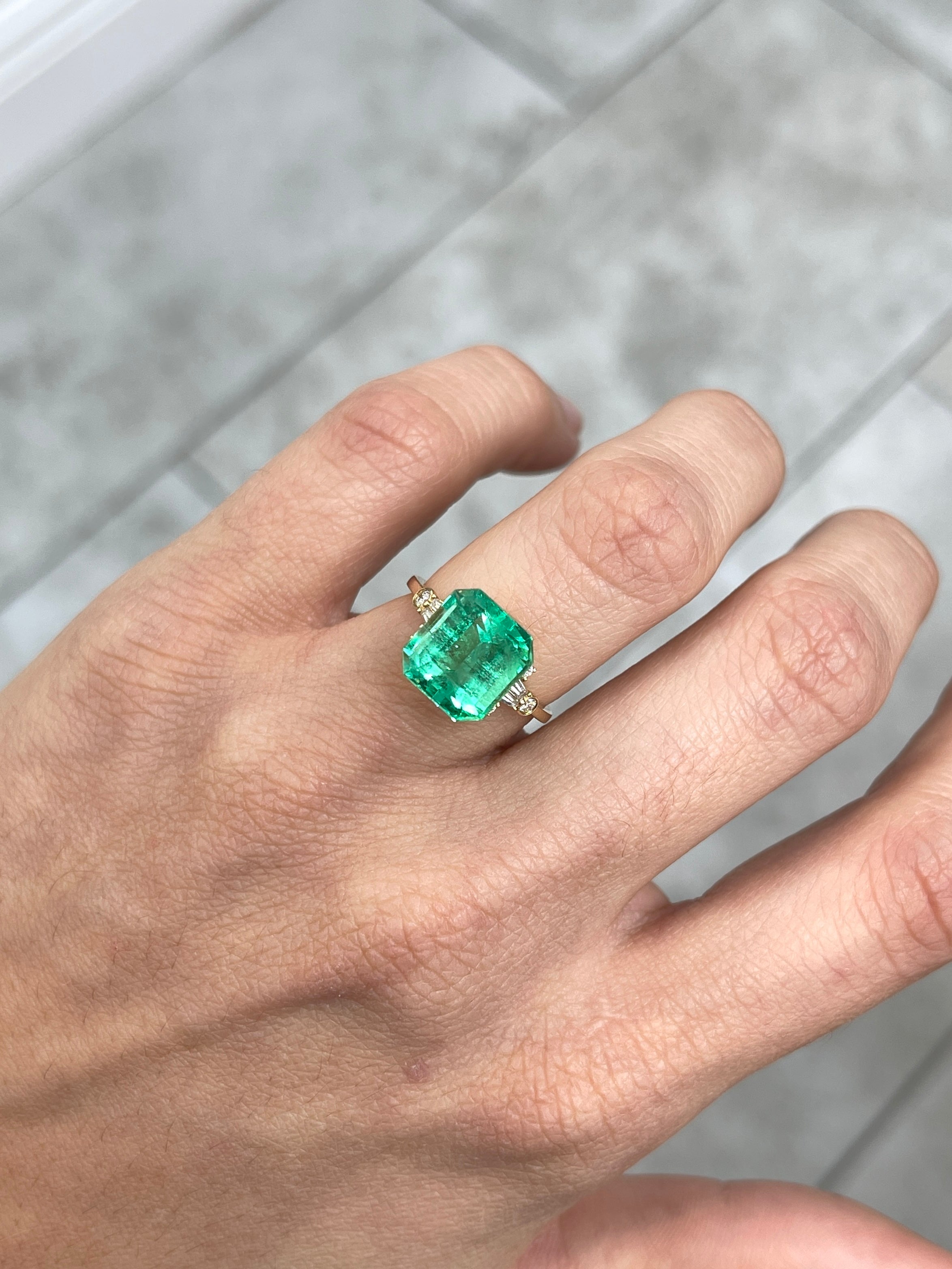 Yellowish green 6.07 carat natural loose Colombian emerald in Asscher cut, showing its vibrant color and clarity.