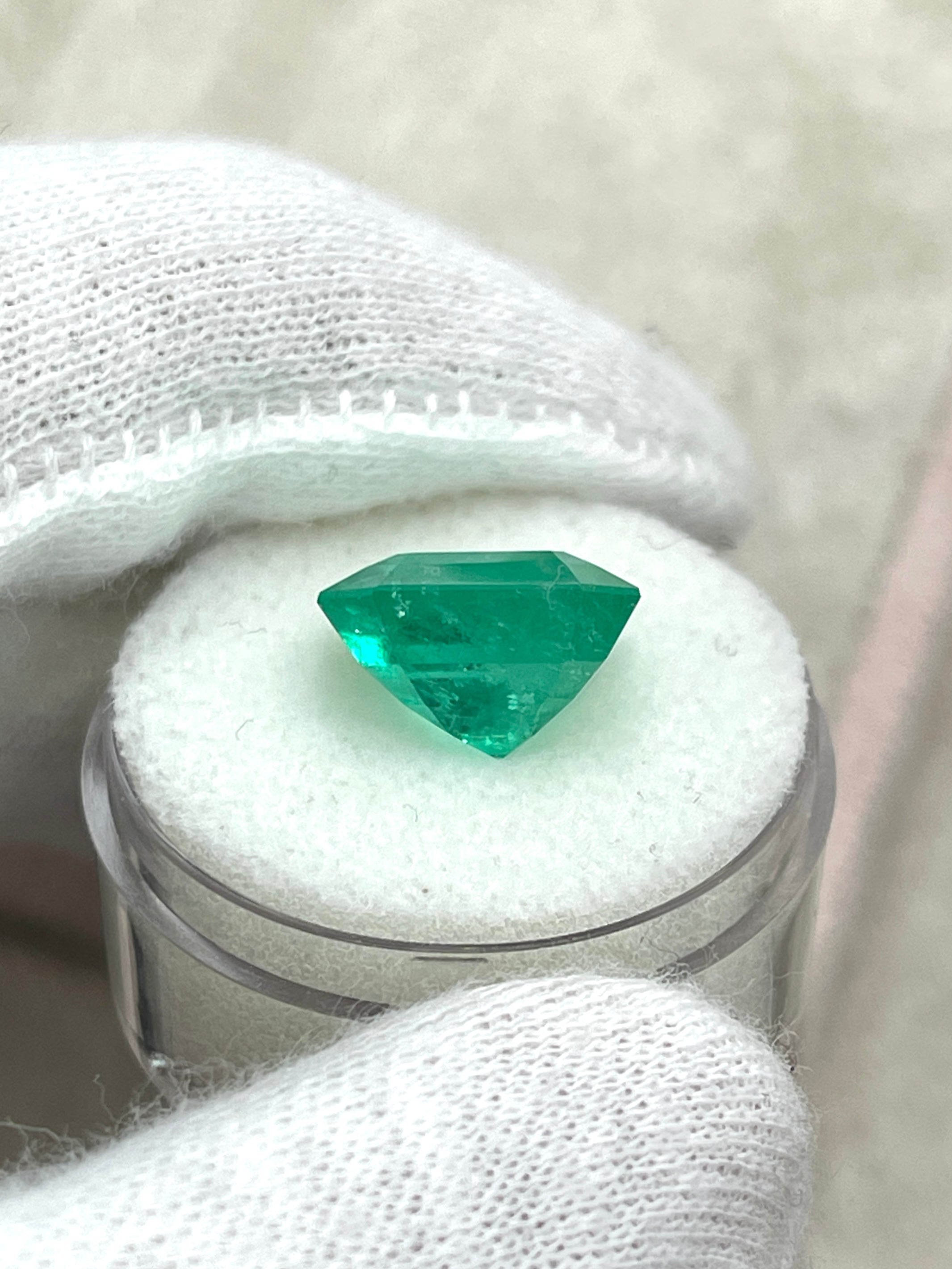 Medium green 6.93 carat Colombian emerald loose gemstone in Asscher cut, from JR Colombian Emeralds.