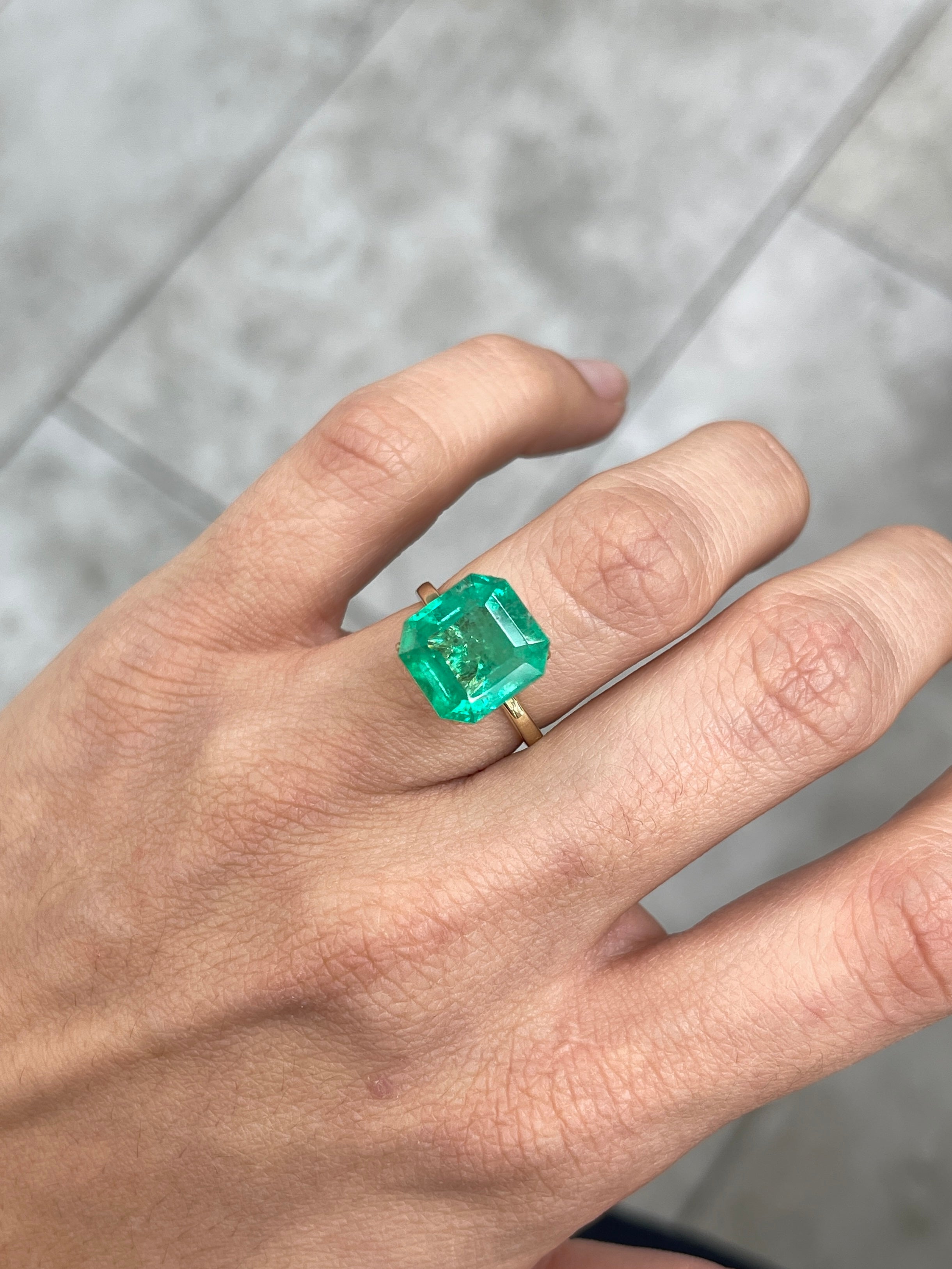 Medium green natural Colombian emerald loose gemstone, 6.93 carats, Asscher cut, from JR Colombian Emeralds.