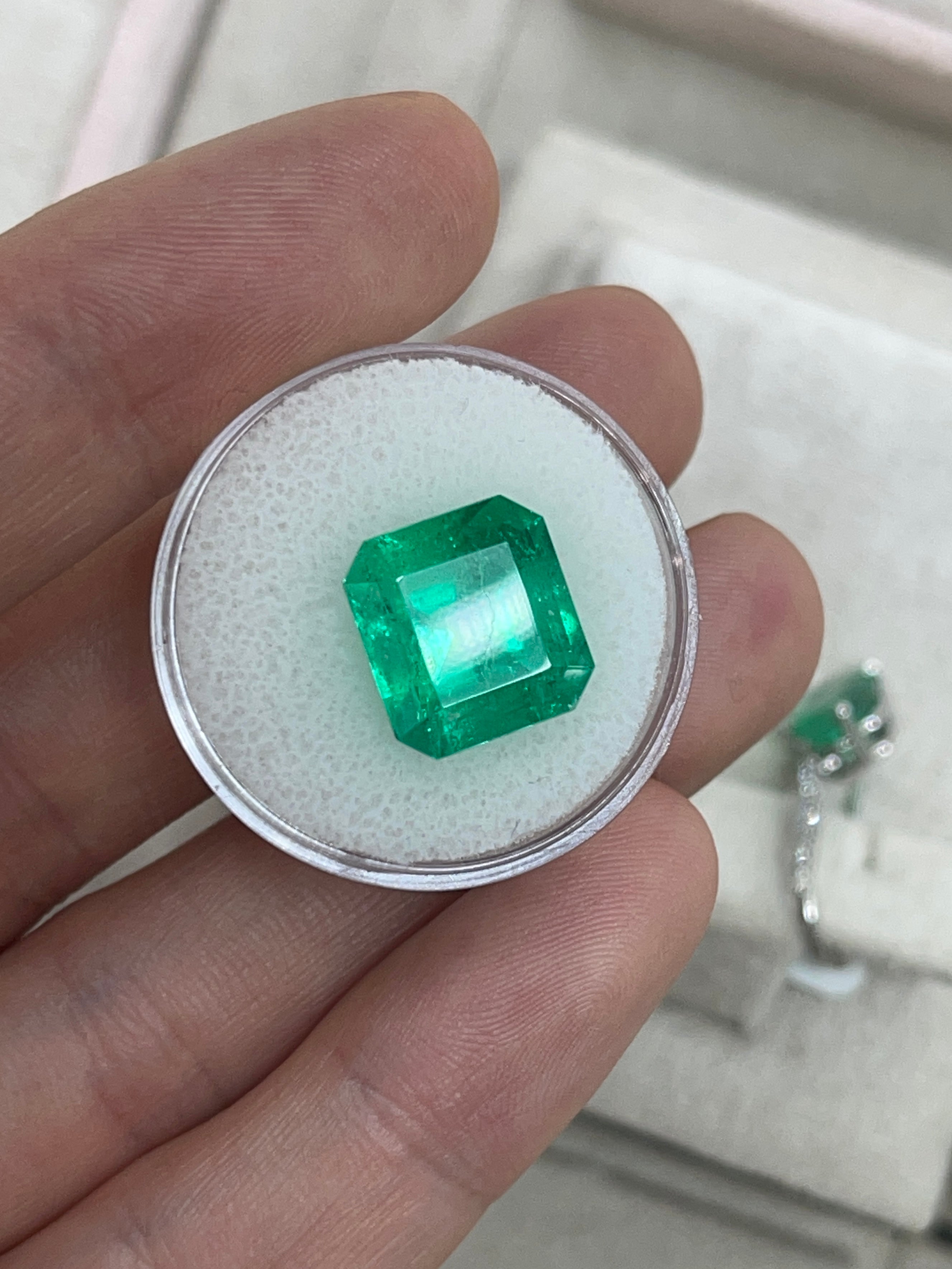 7.40 carat Muzo intense green Colombian emerald loose gemstone in Asscher cut by JR Colombian Emeralds.