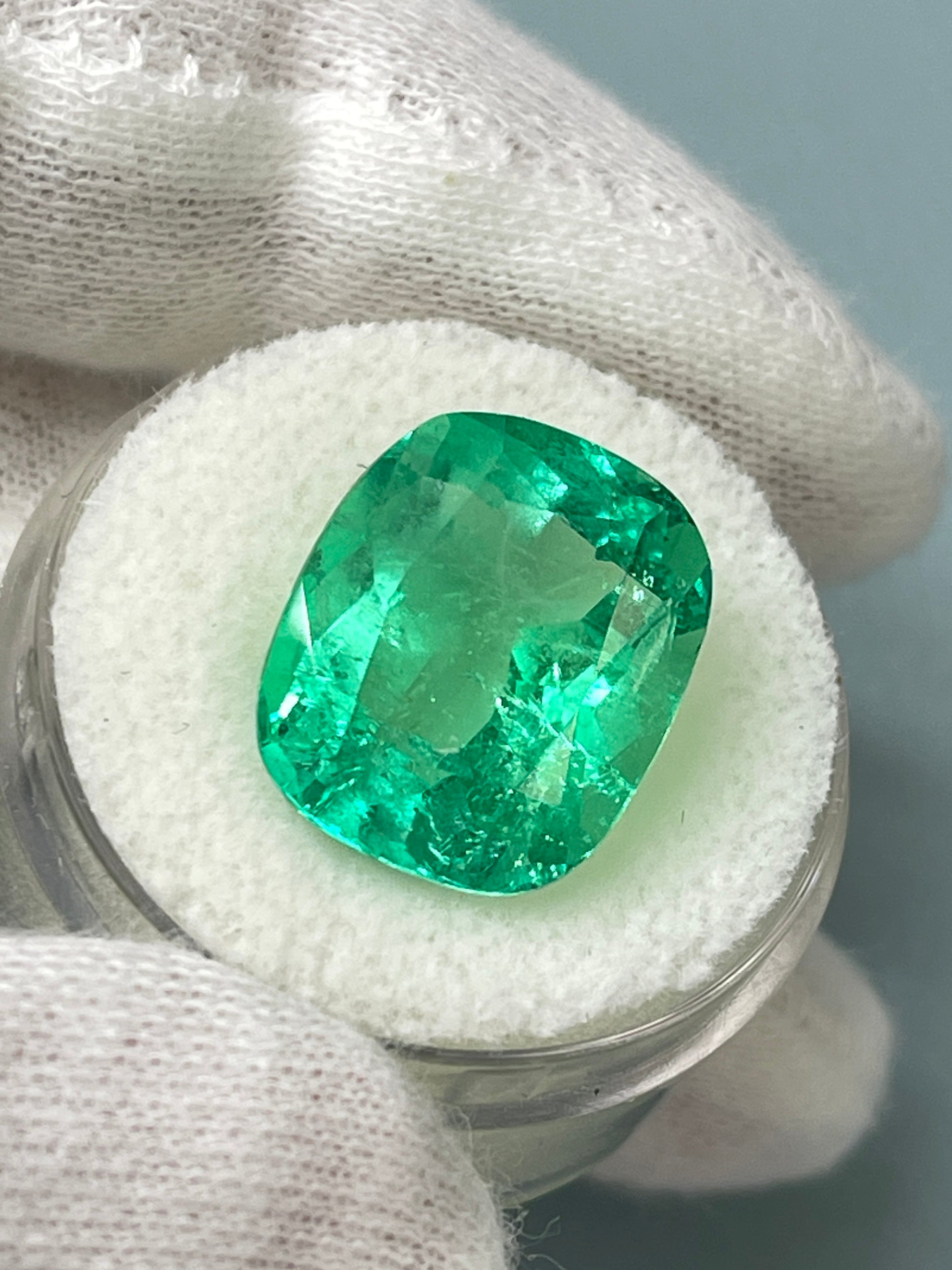 Large 11.50 carat yellowish Colombian emerald cushion cut by JR Colombian Emeralds, natural and vibrant gemstone.