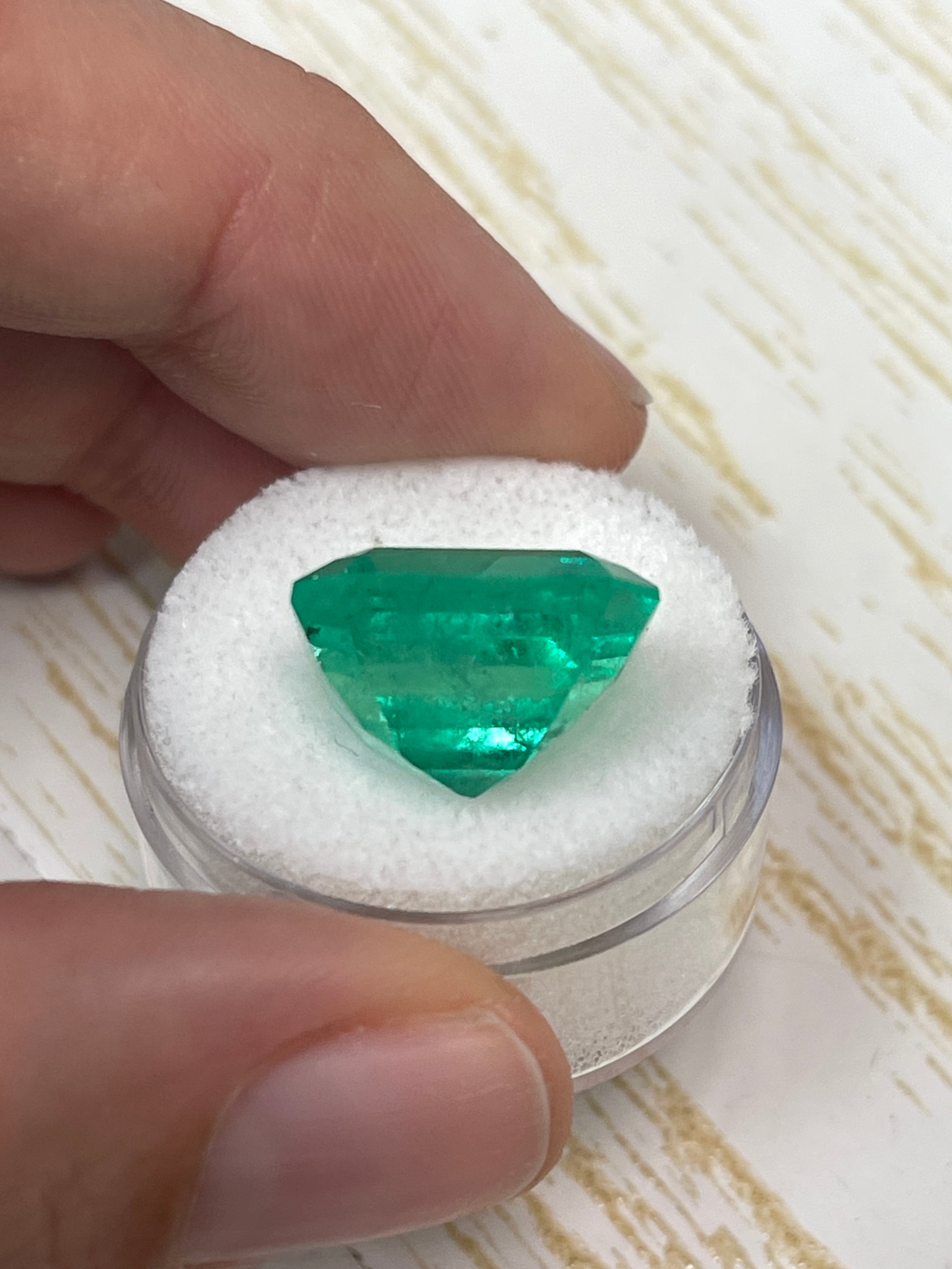 Large 15.28 carat Colombian emerald loose gemstone with GIA certificate, emerald cut, from JR Colombian Emeralds.