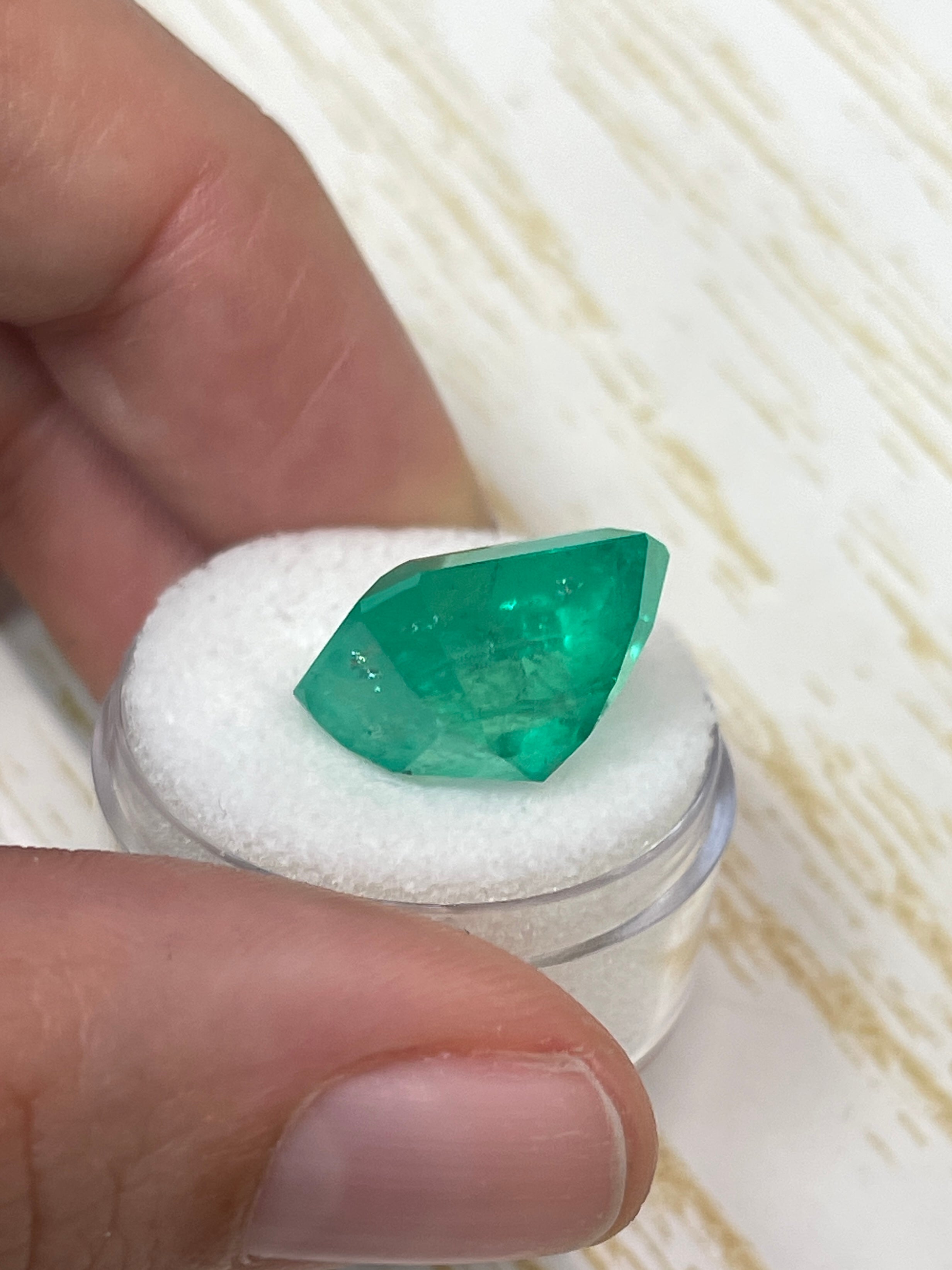 Large 15.28 carat Colombian emerald loose gemstone with emerald cut, certified by GIA, from JR Colombian Emeralds.