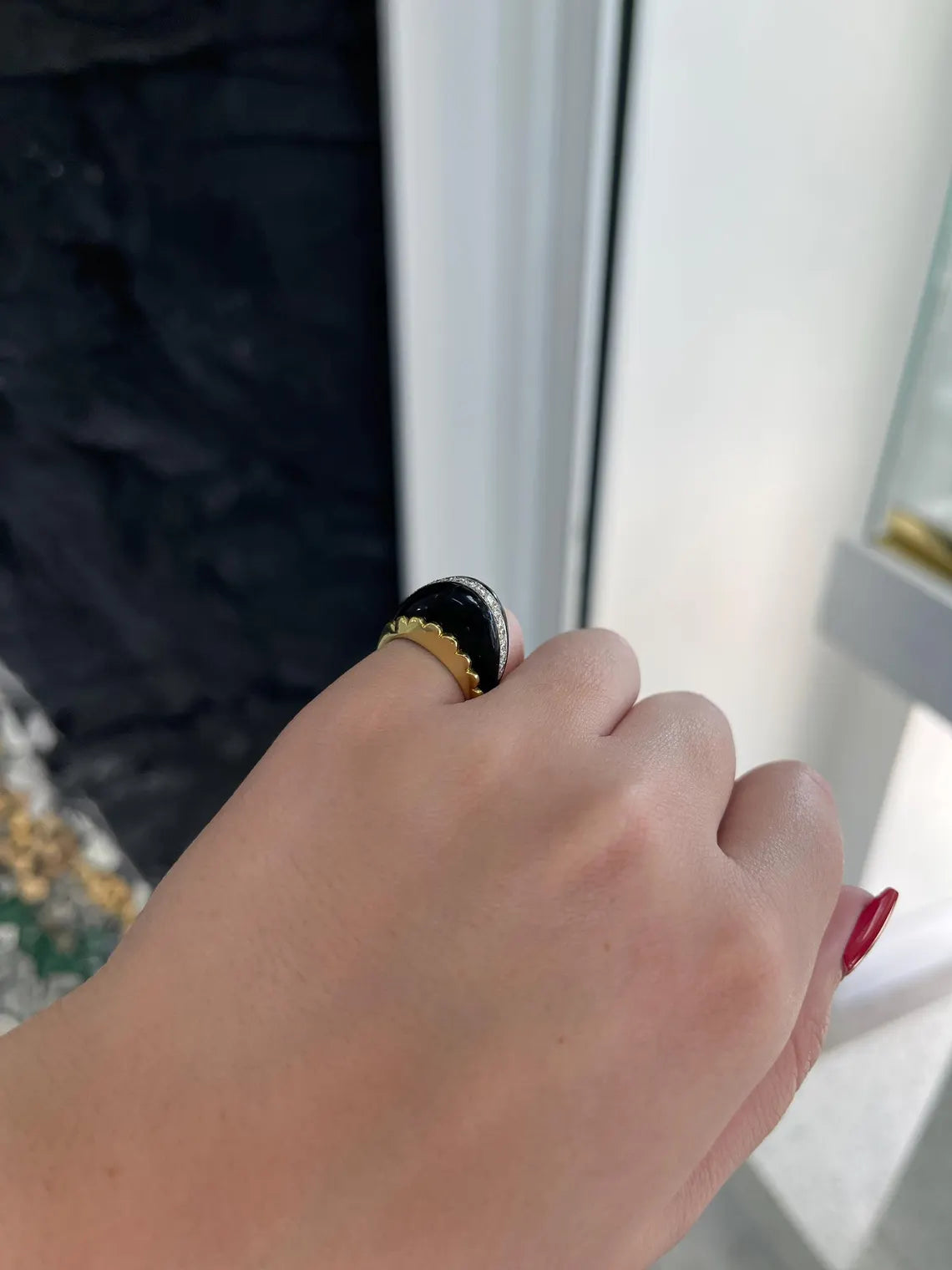 Anello vistoso in onice nero naturale da 0,00 ct con dettagli in pavé di diamanti