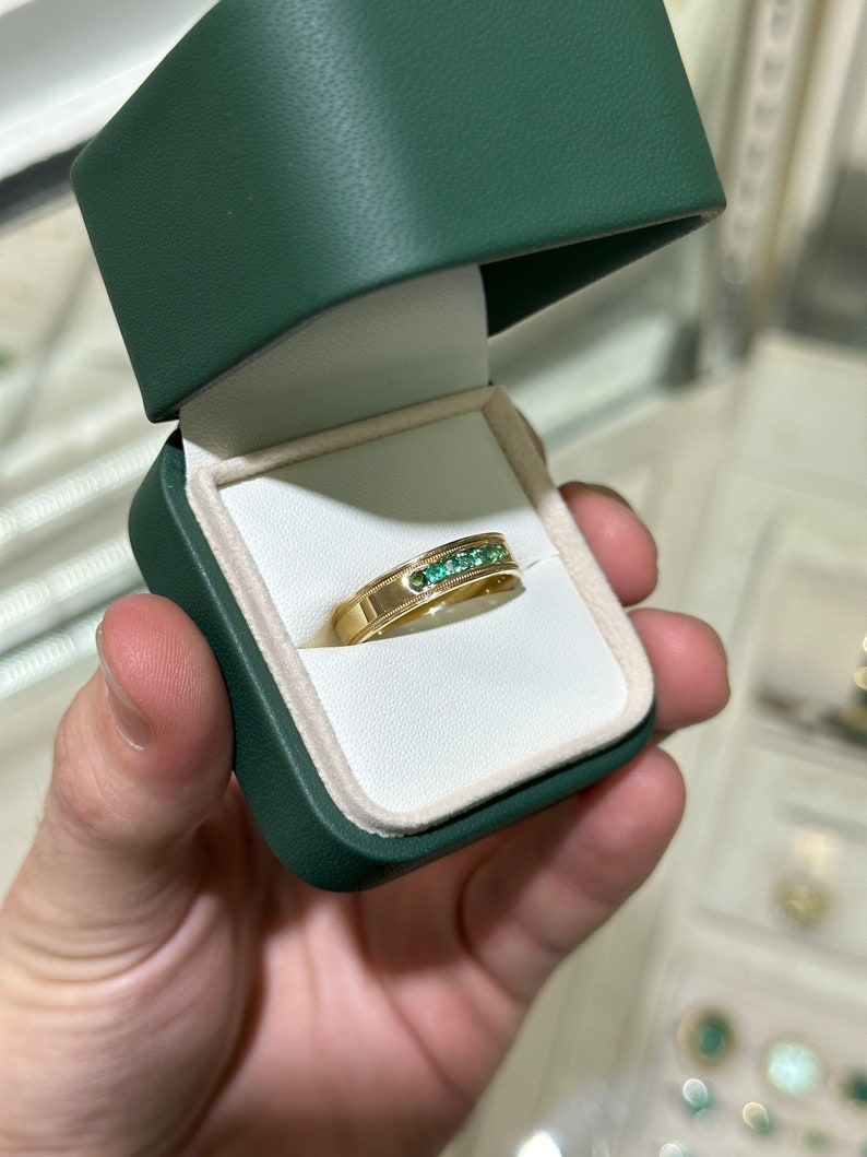 Medium green round cut men's unisex emerald ring with 0.40tcw in 14K gold by JR Colombian Emeralds