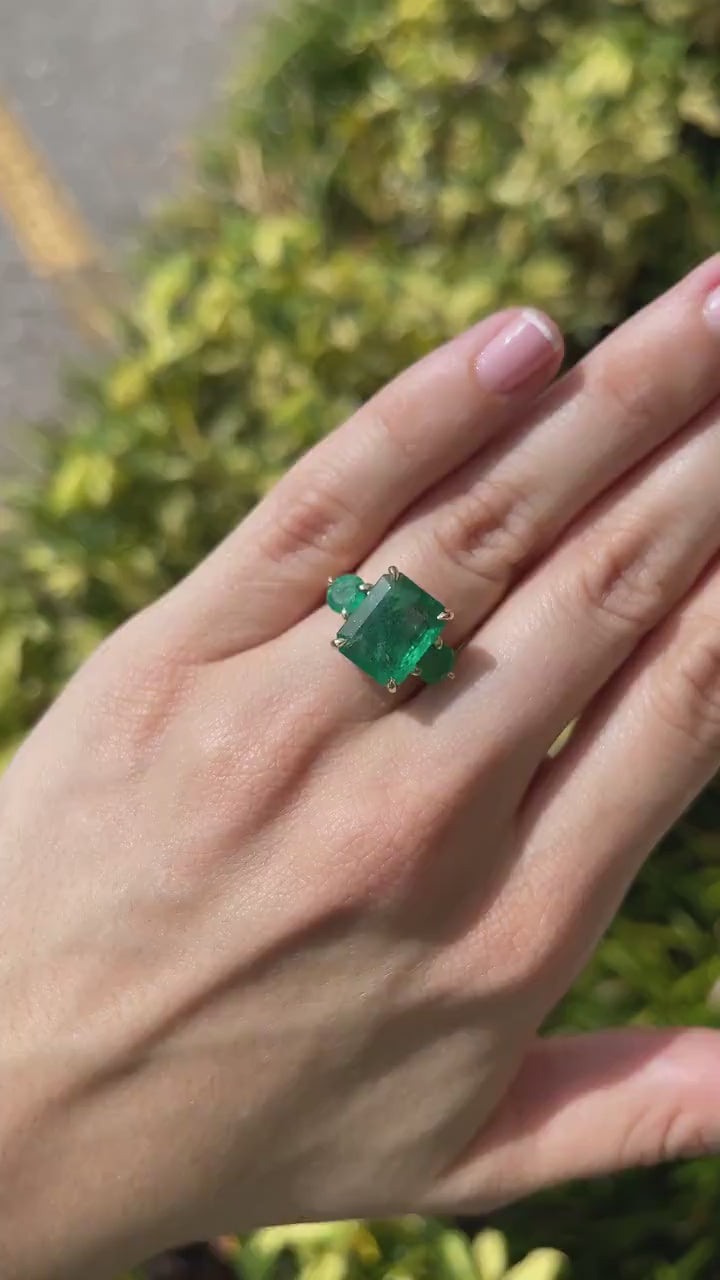 Elegant 18K Yellow Gold Engagement Ring with 9.21tcw Green Emeralds