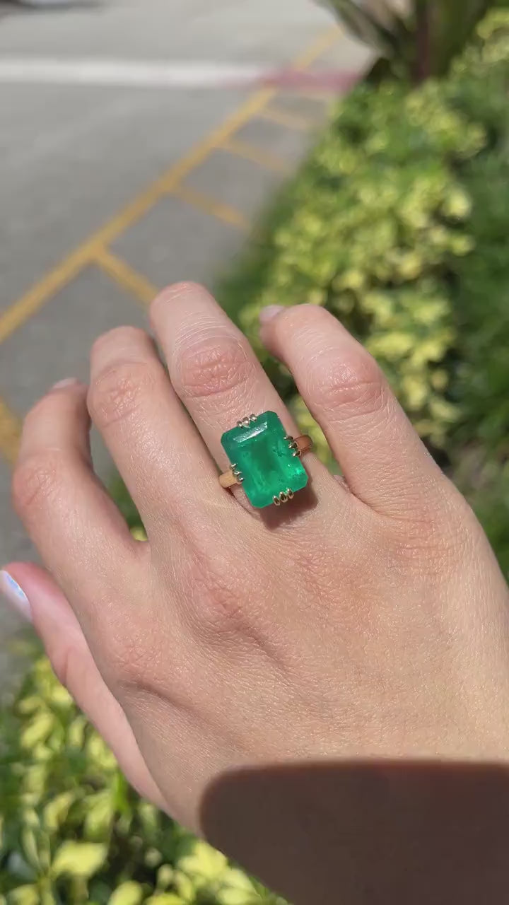 Stunning 9.95ct Emerald Solitaire Ring – 18K Vintage Design from the 1890s