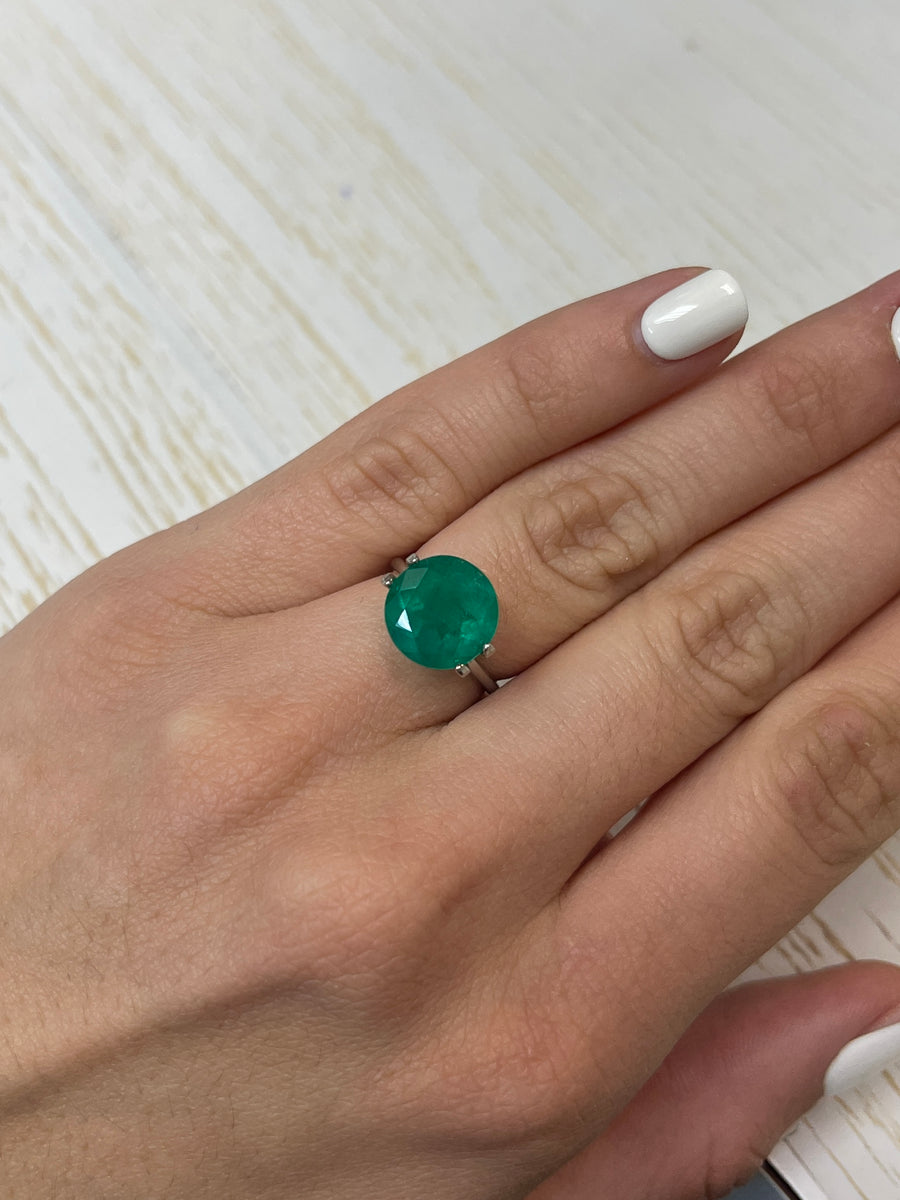 5.15 Carat Colombian Emerald in Round Cut: Medium Green Hue