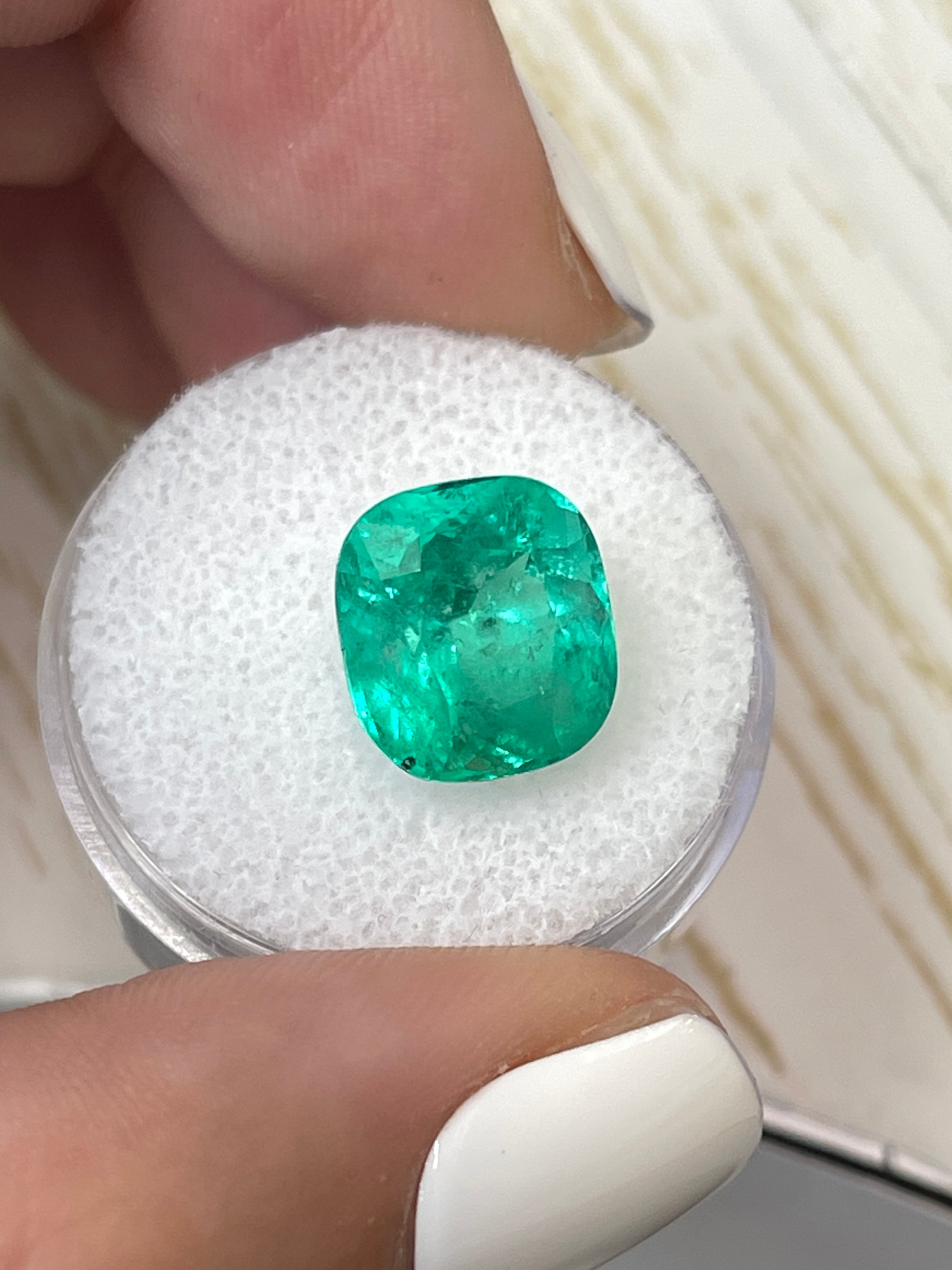 Natural Colombian Emerald - Brilliant Green 6.20 Carat Loose Gem